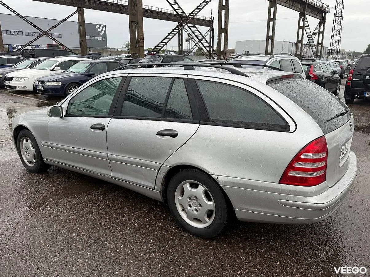 Mercedes-Benz C180 1.8 105kW