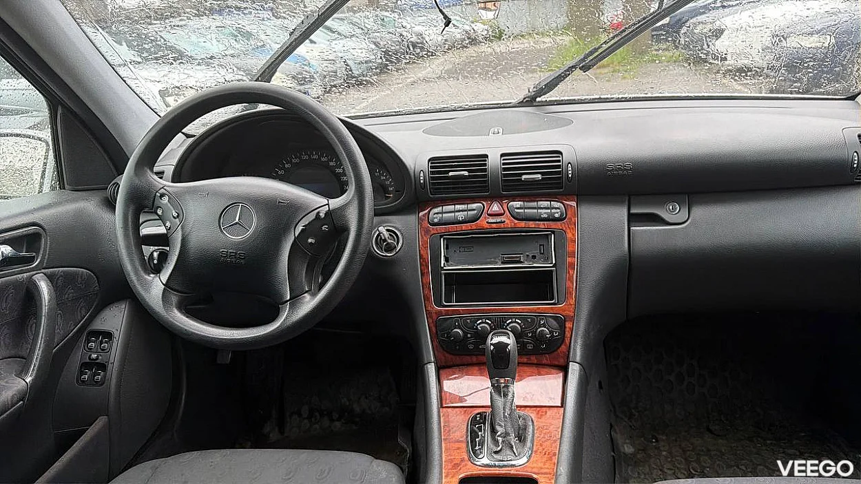 Mercedes-Benz C180 1.8 105kW