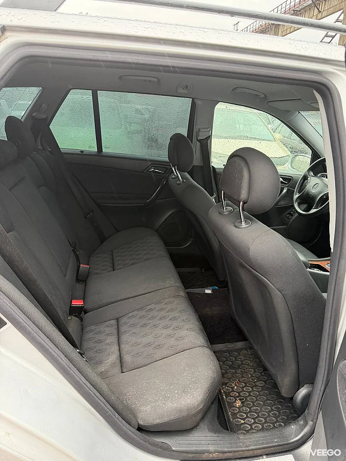 Mercedes-Benz C180 1.8 105kW