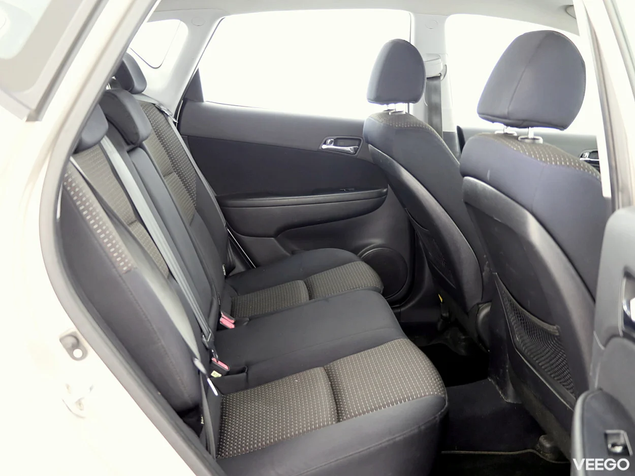 Hyundai i30 1.6 90kW