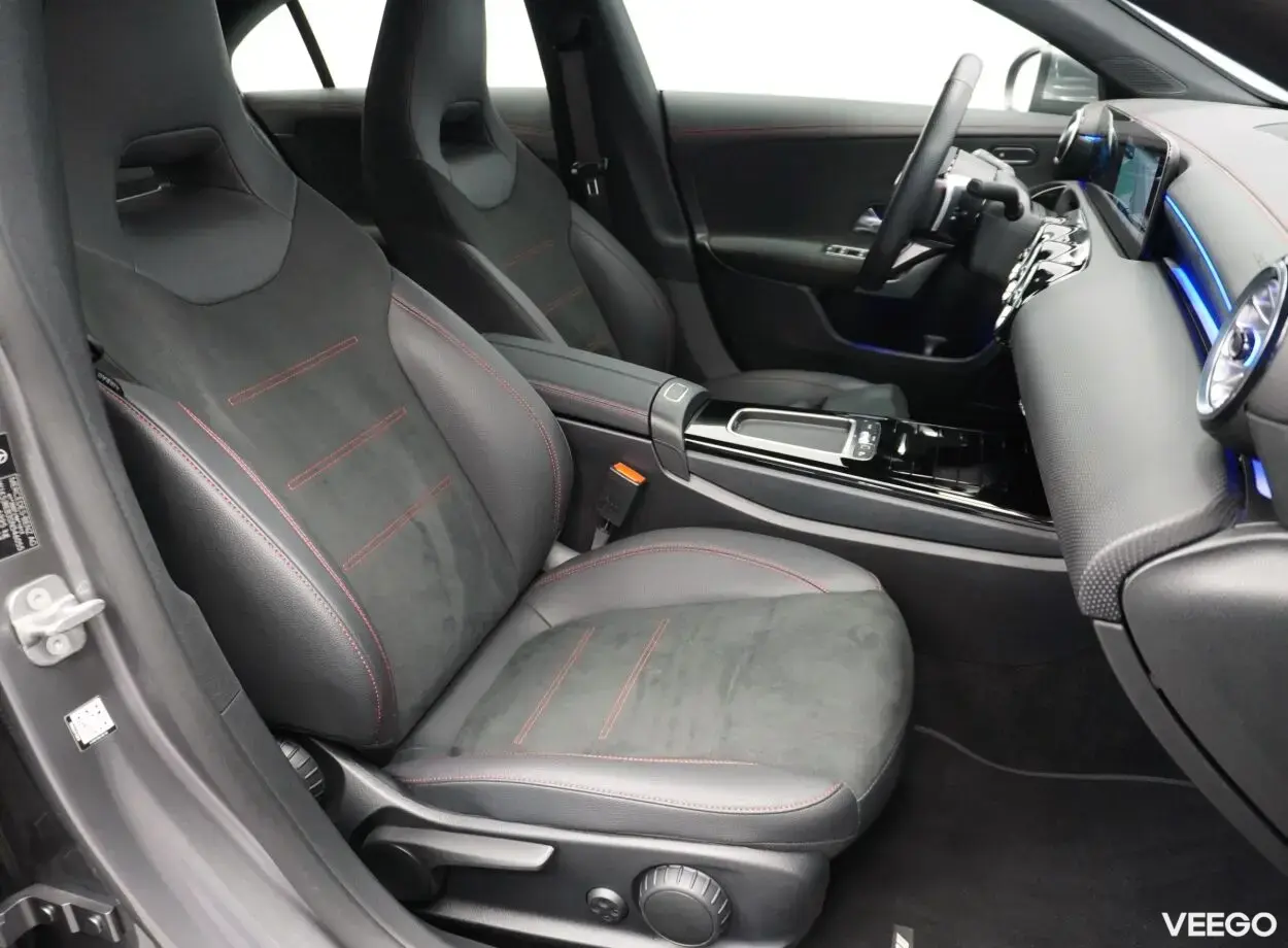 Mercedes-Benz CLA180 Coupe AMG Line 1.3 100kW