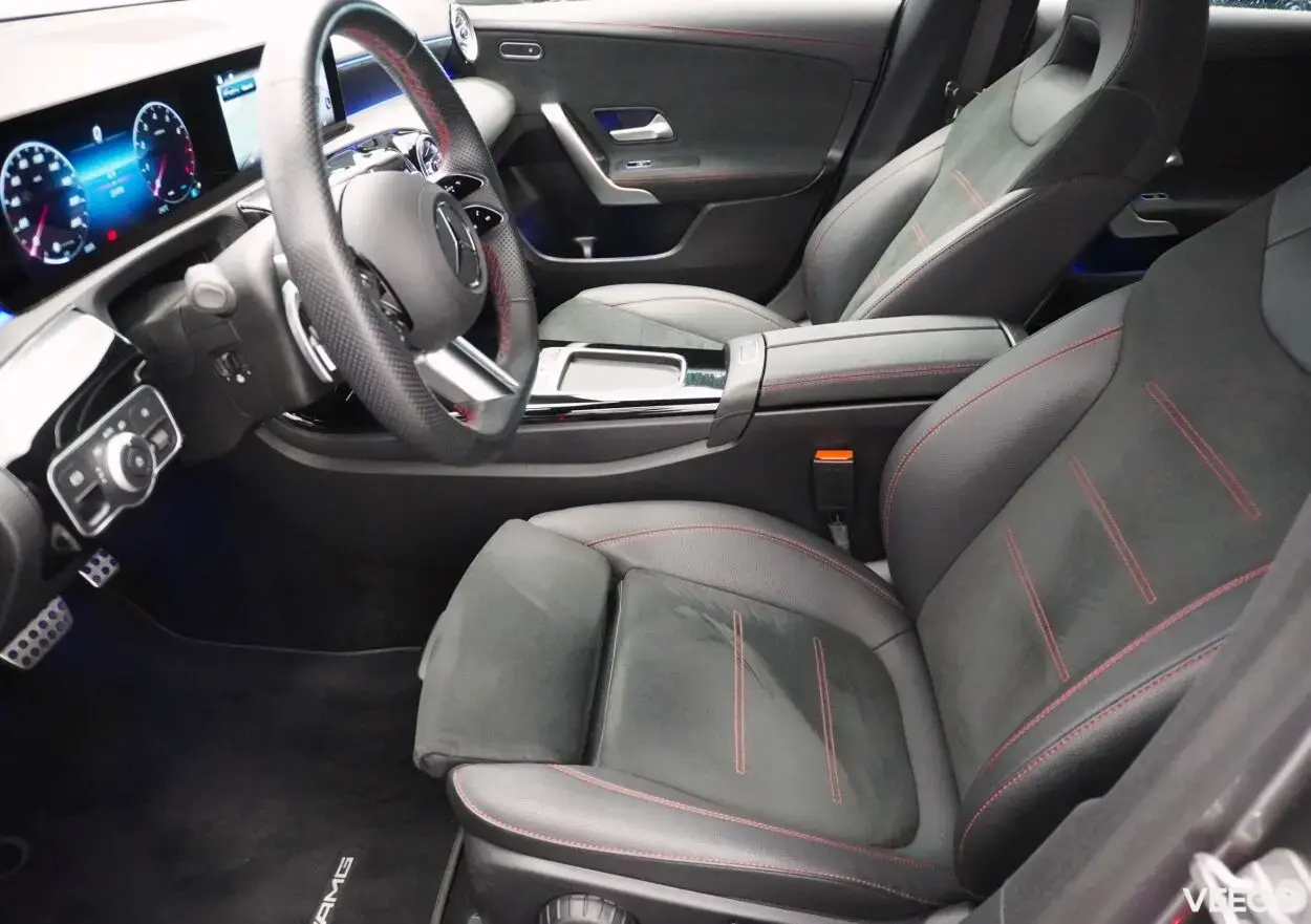 Mercedes-Benz CLA180 Coupe AMG Line 1.3 100kW