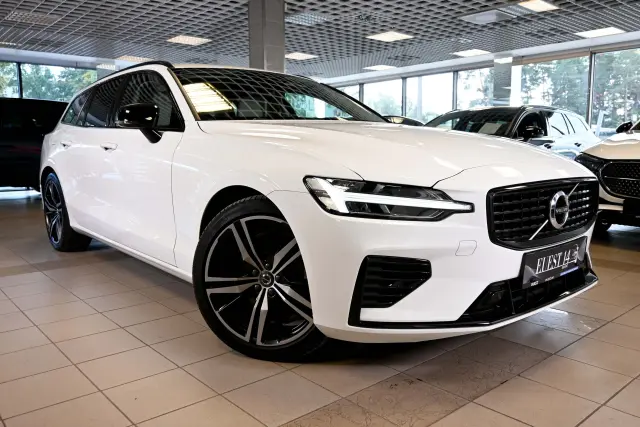 Image of Volvo V60 Plug In Hybrid R-DESIGN RECHARGE EXPRESSION INTELLI SAFE MY21 2 251kW