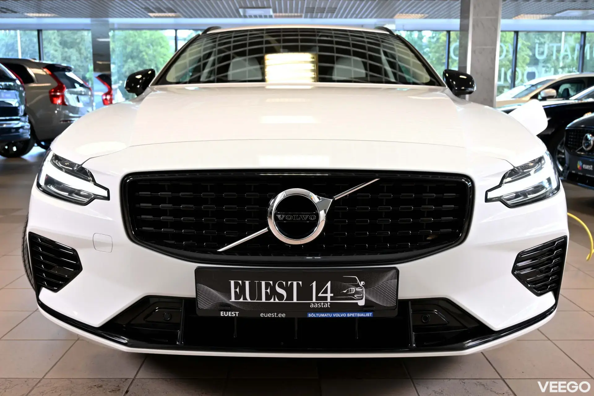 Volvo V60 Plug In Hybrid R-DESIGN RECHARGE EXPRESSION INTELLI SAFE MY21 2 251kW