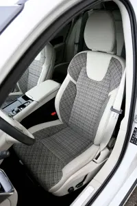Volvo V60 Plug In Hybrid R-DESIGN RECHARGE EXPRESSION INTELLI SAFE MY21 2 251kW thumbnail