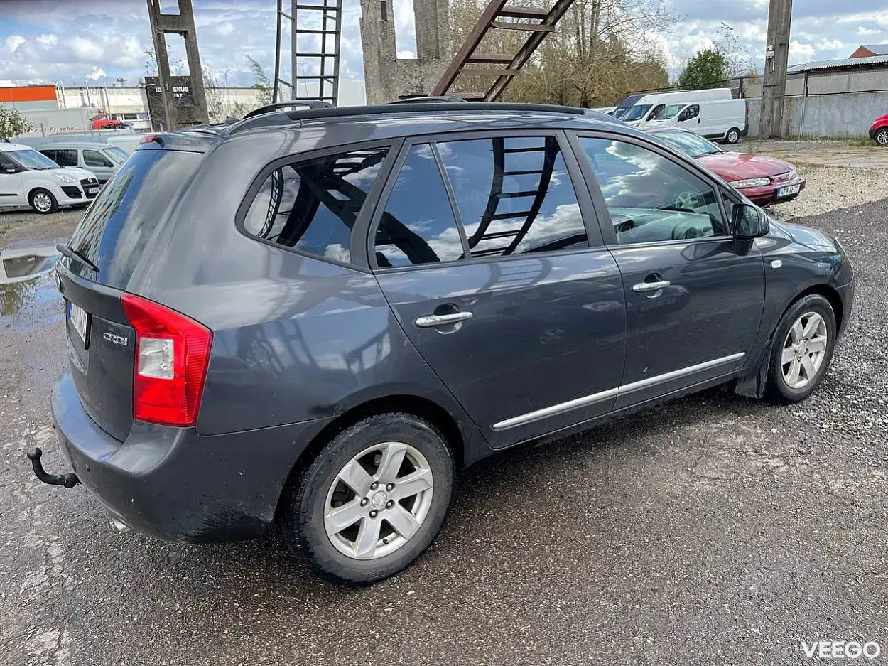 Kia Carens 2.0 104kW