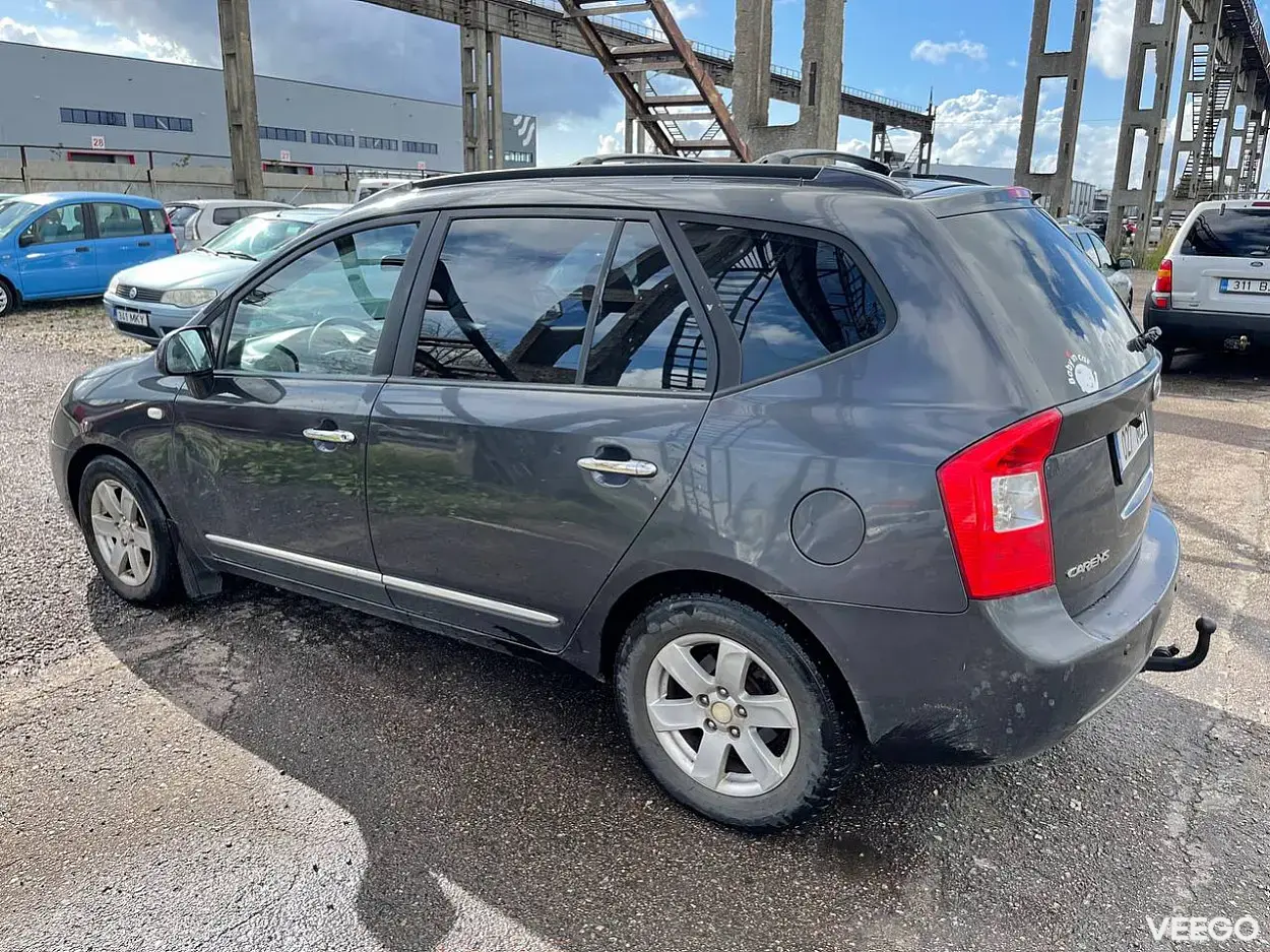 Kia Carens 2.0 104kW
