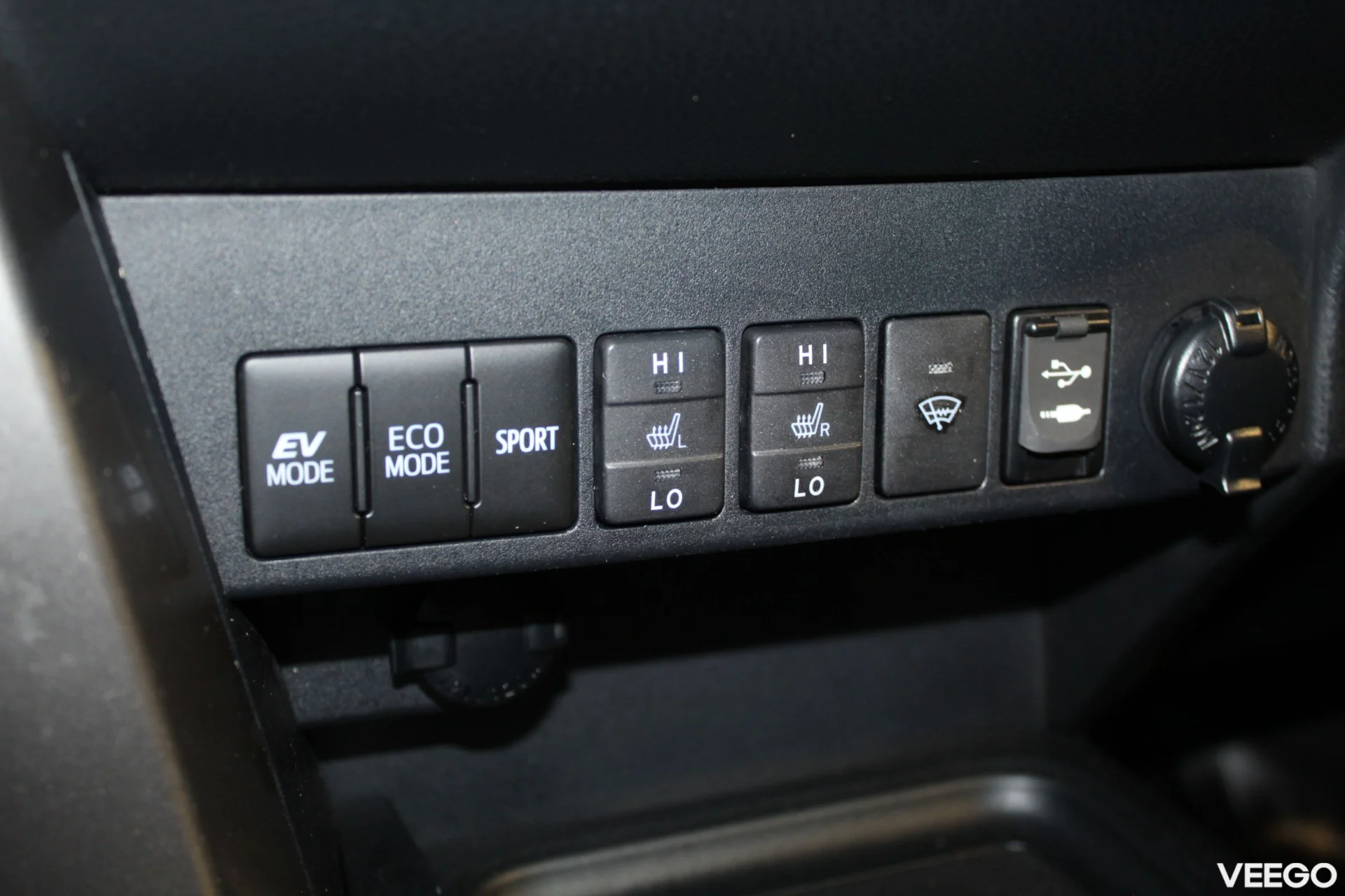 Toyota RAV4 Luxury 2.5 114kW