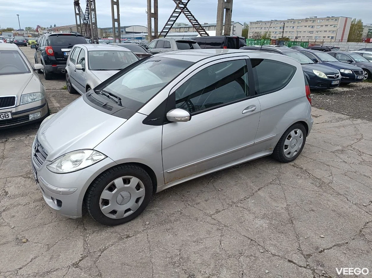 Mercedes-Benz A200 2.0 104kW