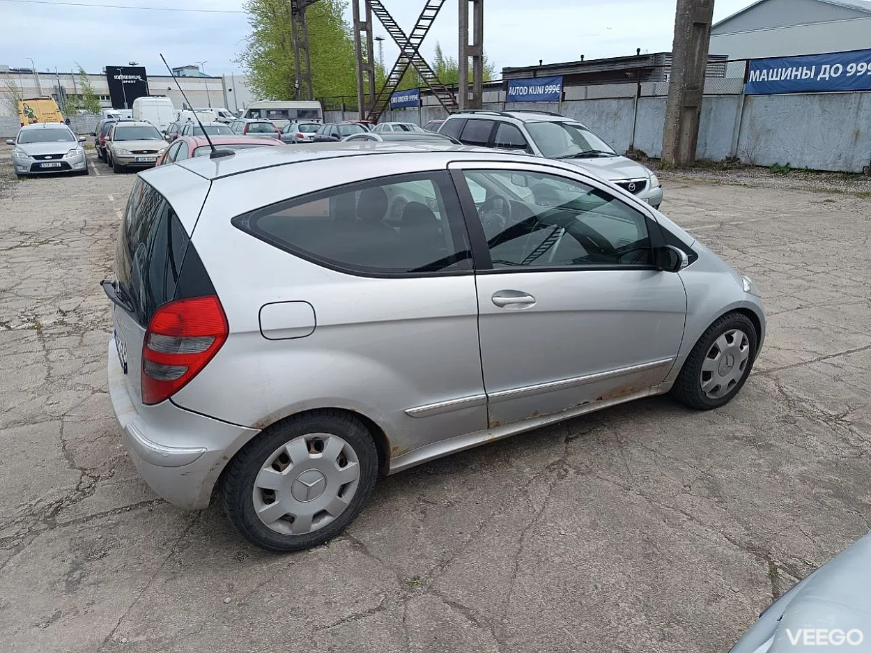Mercedes-Benz A200 2.0 104kW