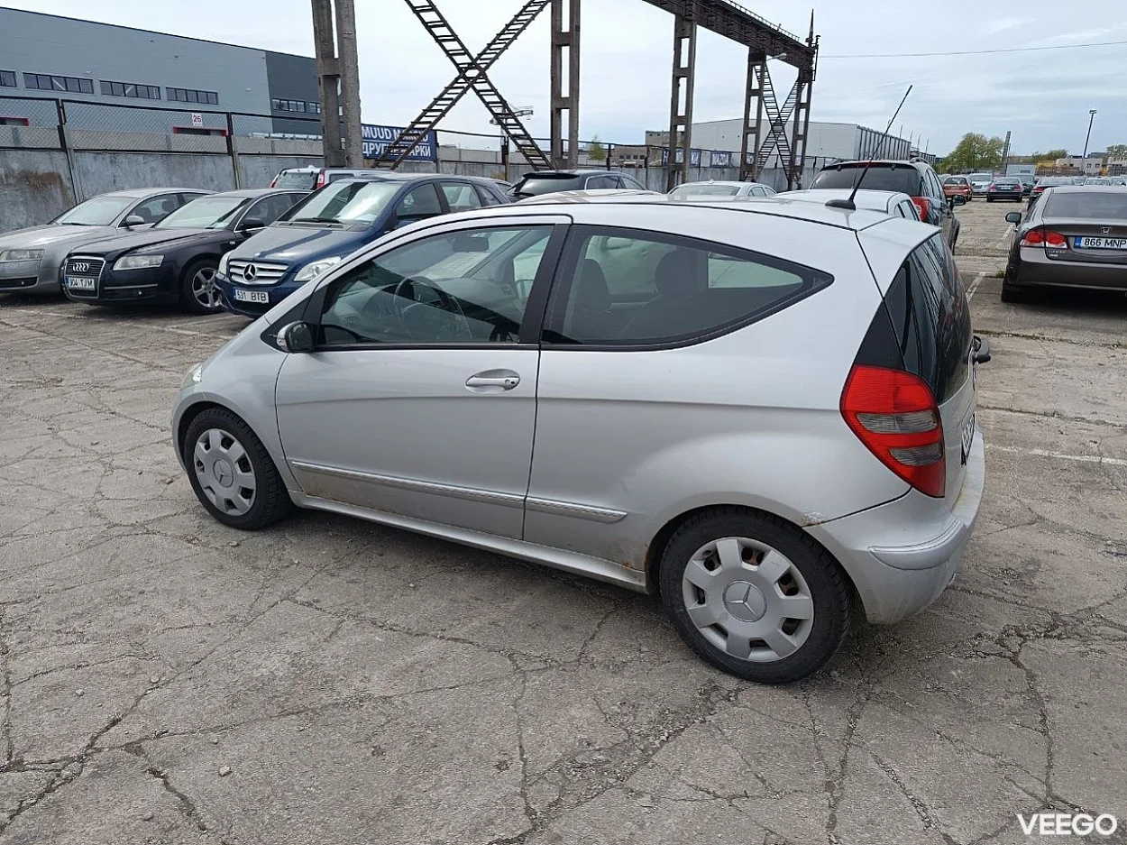 Mercedes-Benz A200 2.0 104kW