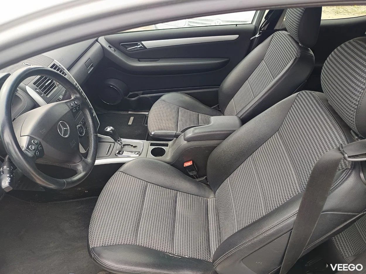 Mercedes-Benz A200 2.0 104kW