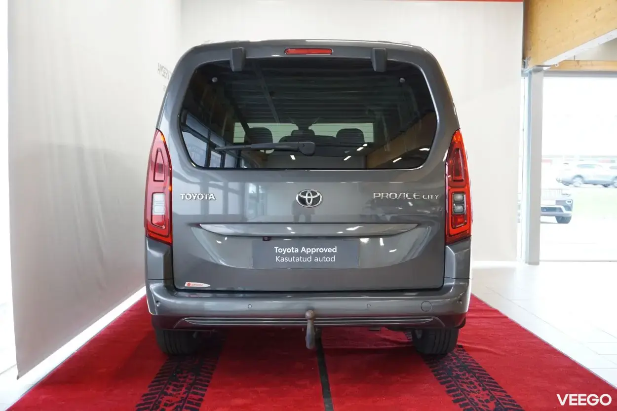 Toyota Proace City Family Long 7-kohta 1.5 96kW