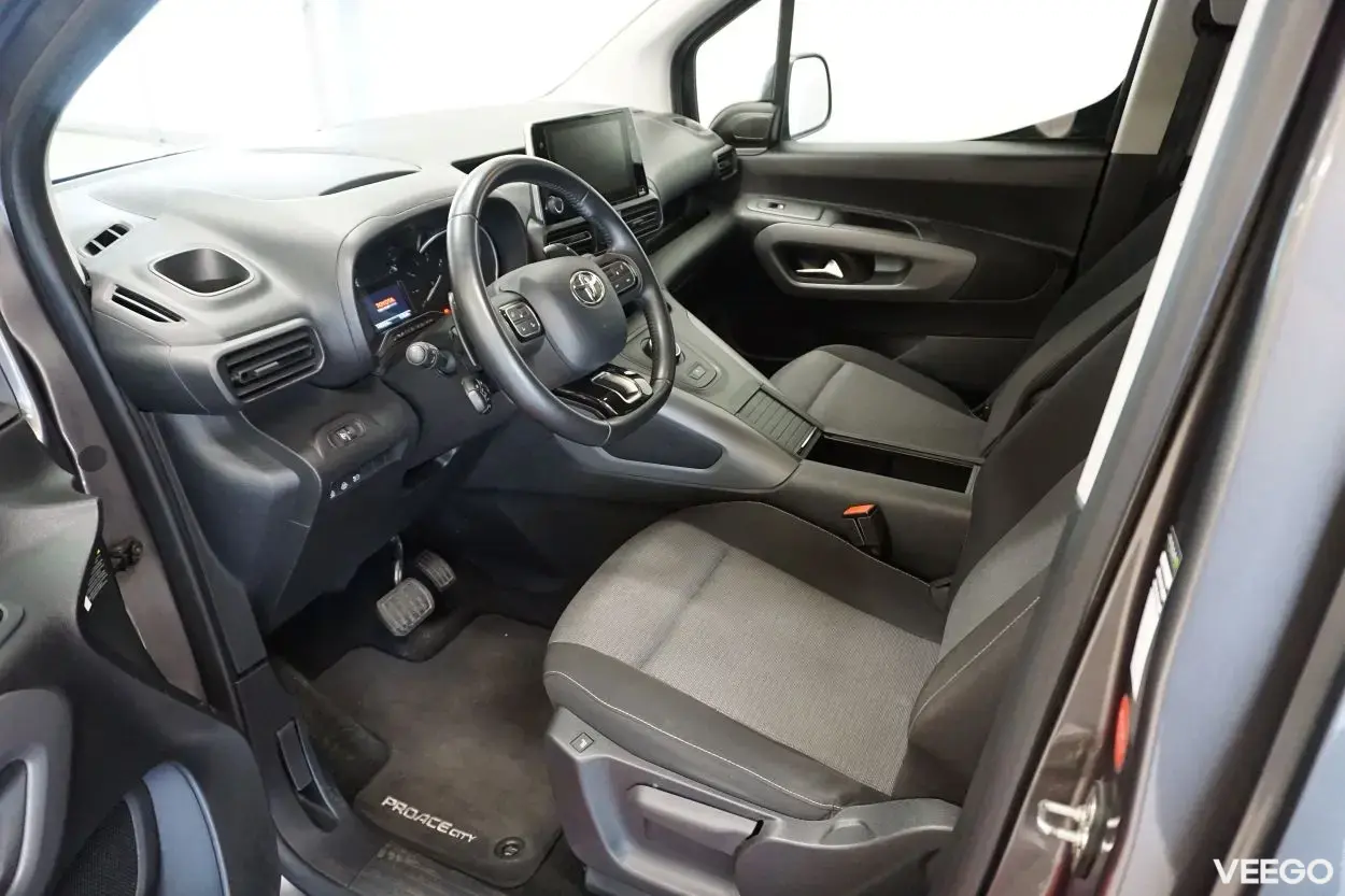 Toyota Proace City Family Long 7-kohta 1.5 96kW
