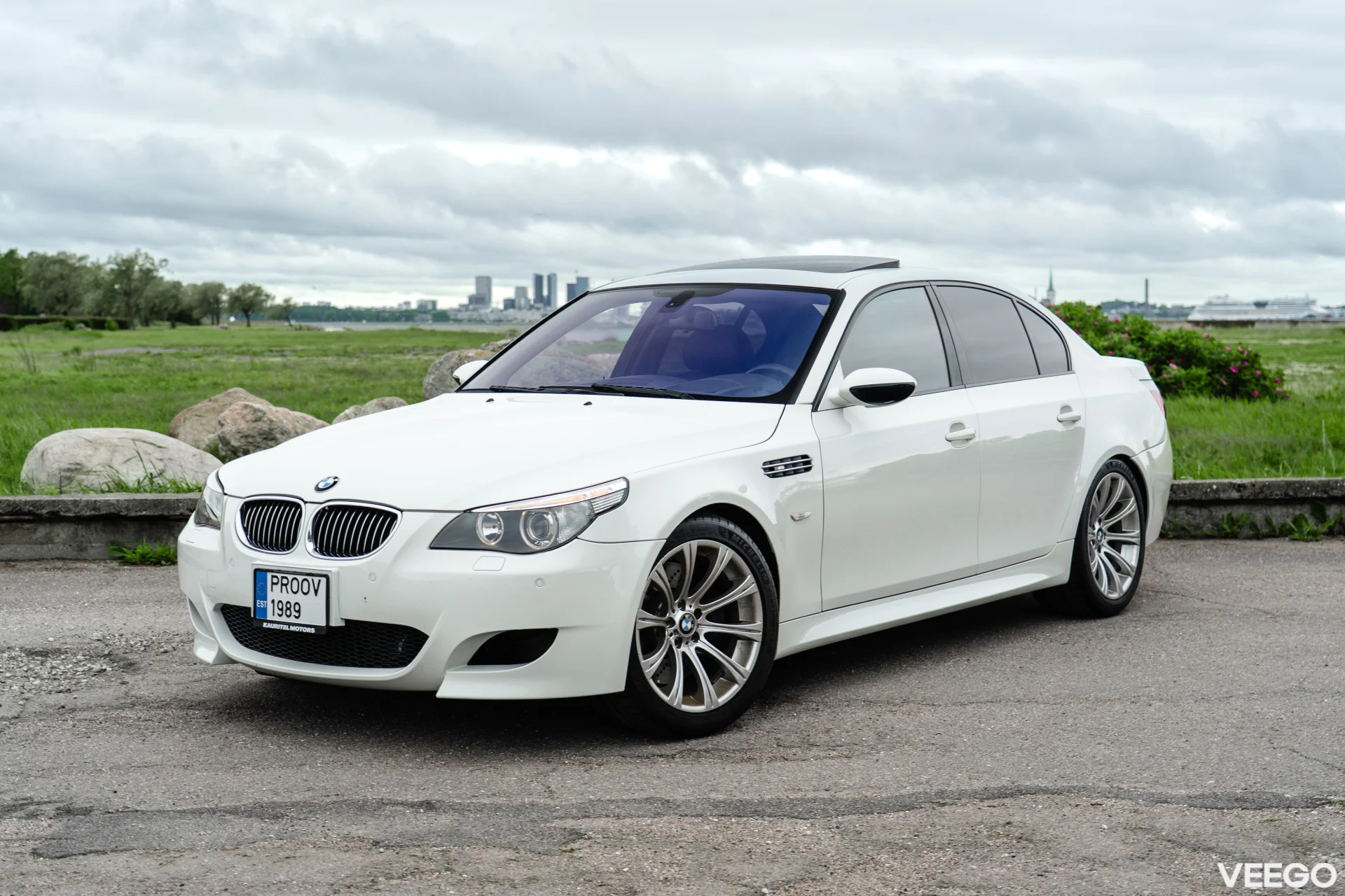 BMW M5 5.0 373kW