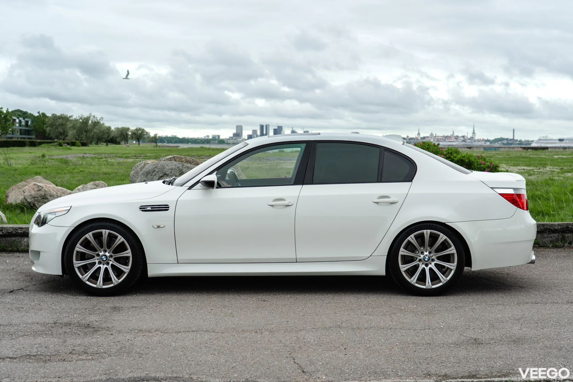 BMW M5 5.0 373kW