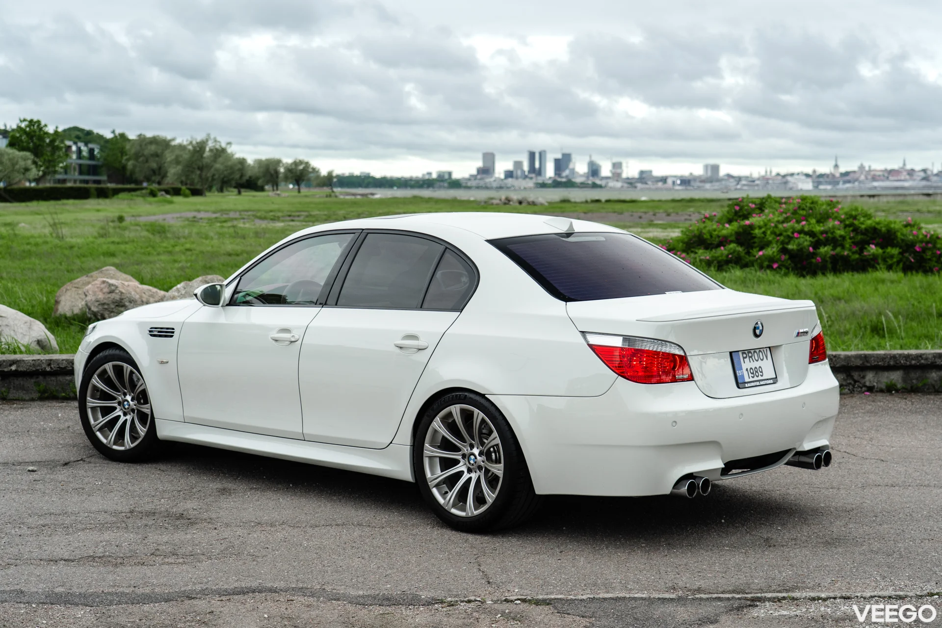 BMW M5 5.0 373kW