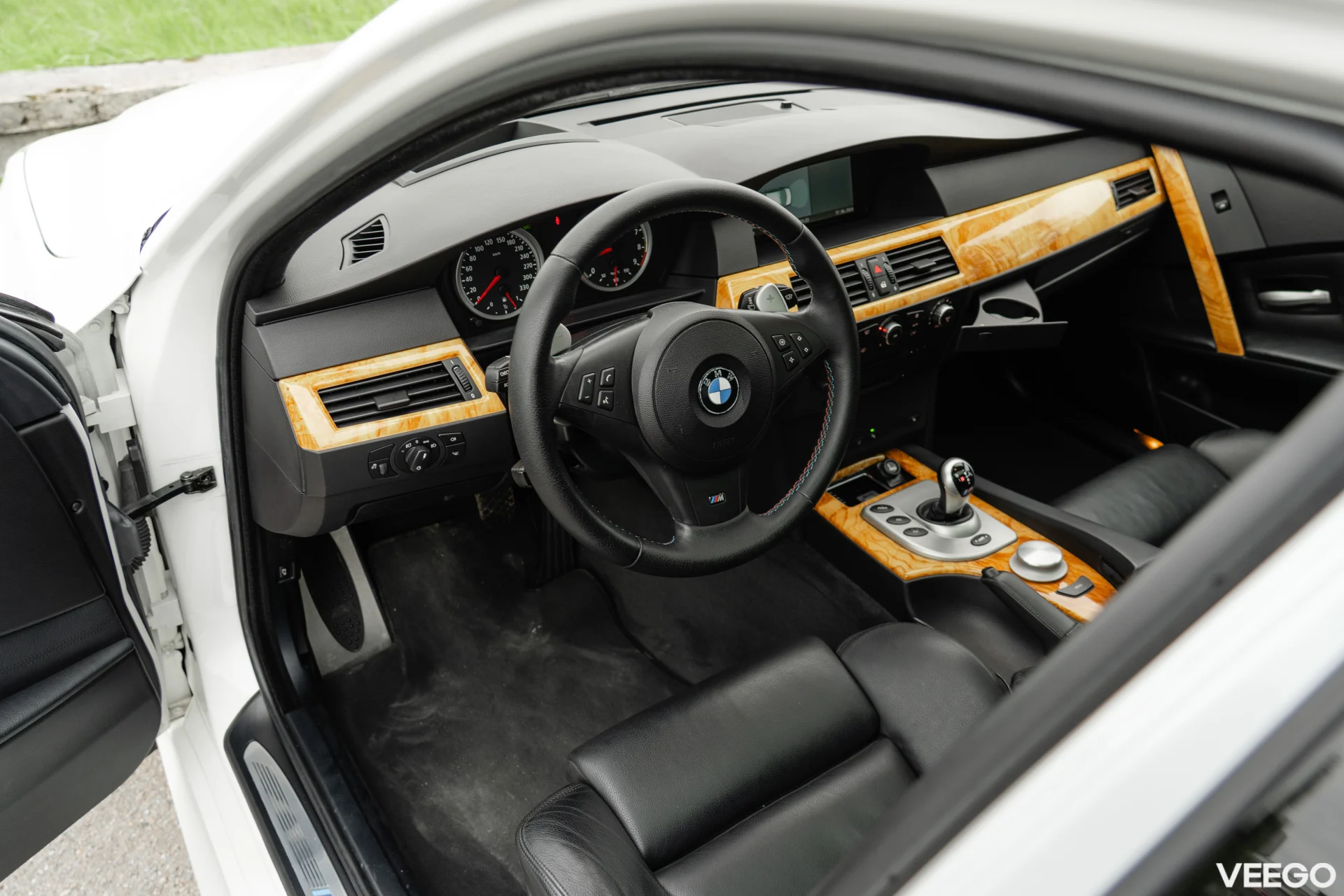 BMW M5 5.0 373kW