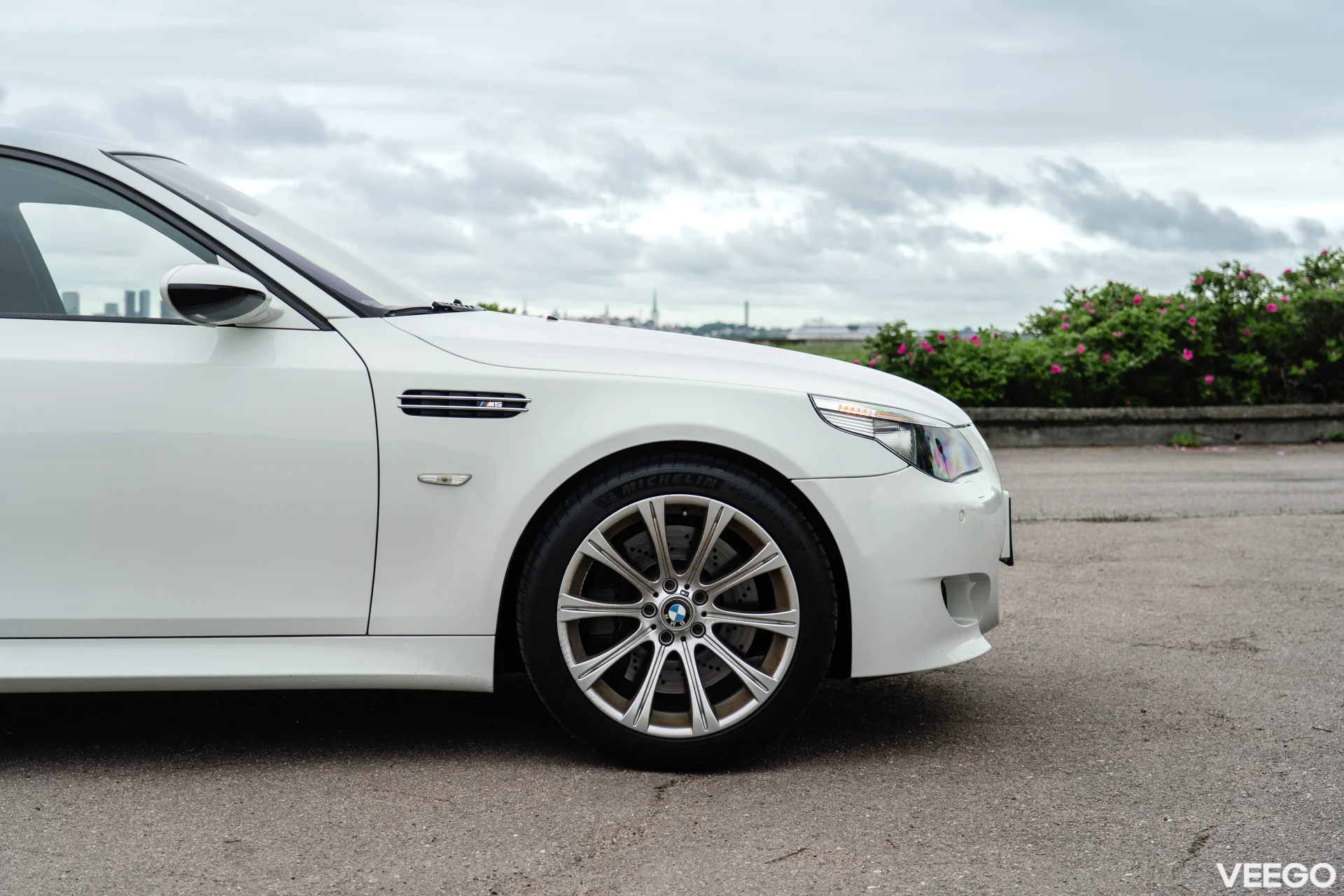BMW M5 5.0 373kW
