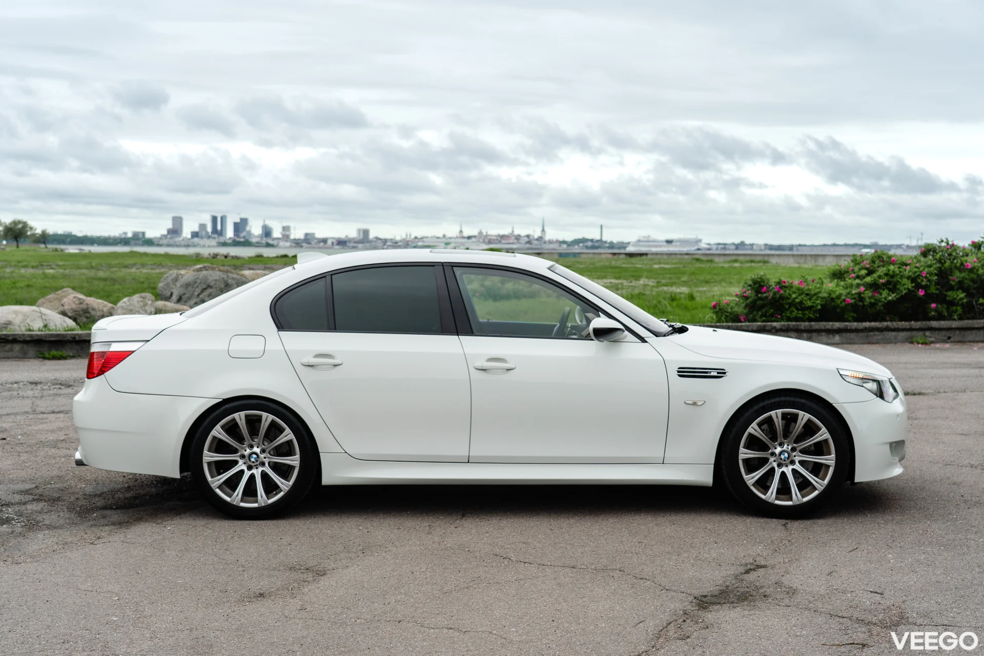BMW M5 5.0 373kW