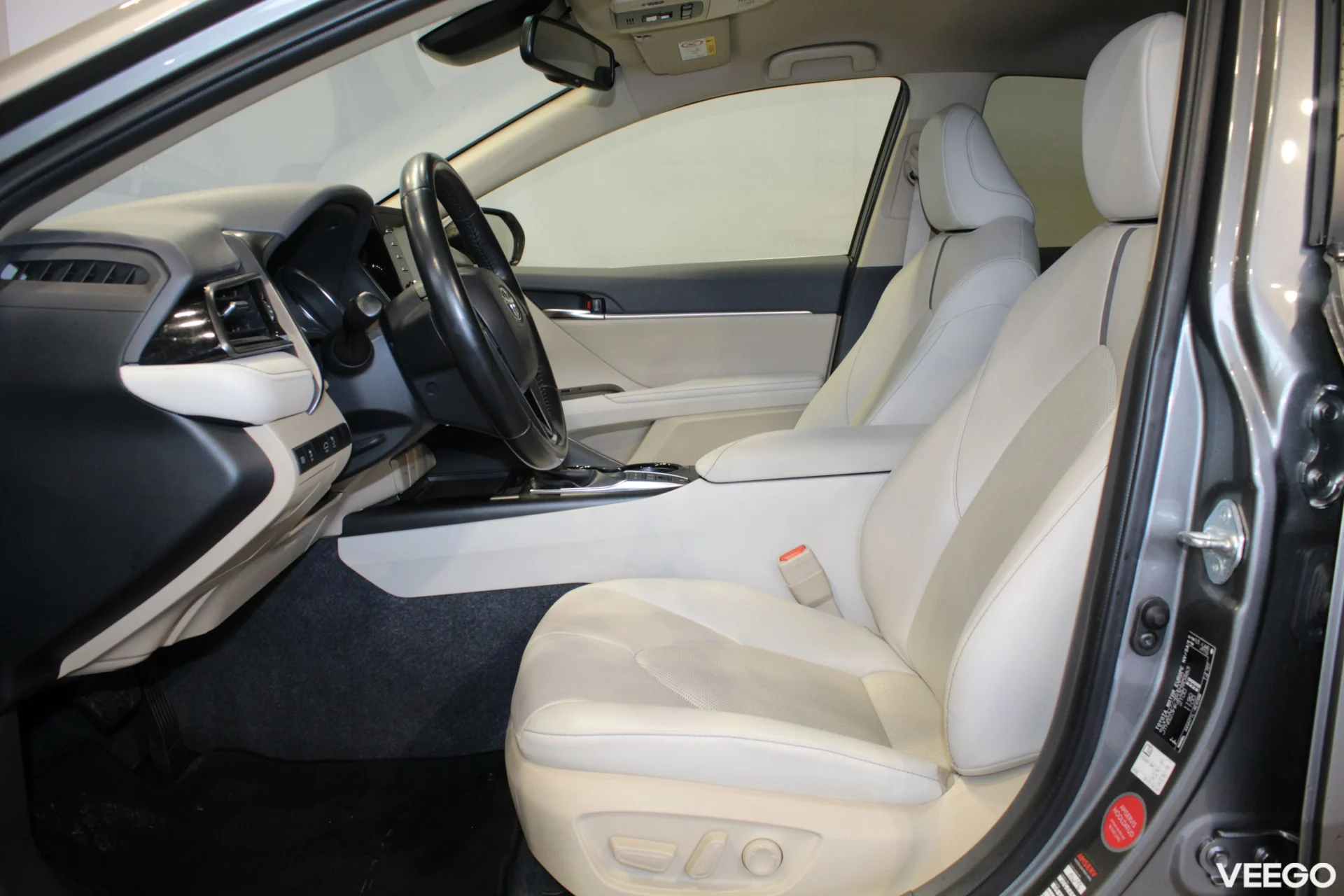 Toyota Camry Luxury Business 2.5 131kW