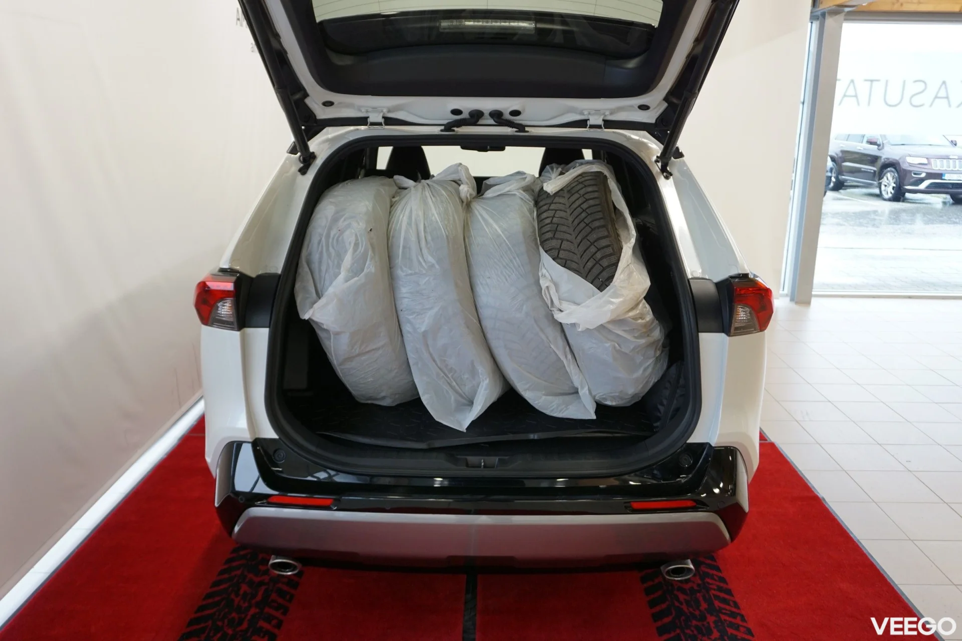 Toyota RAV4 Style + Technology Style pakett 2.5 131kW