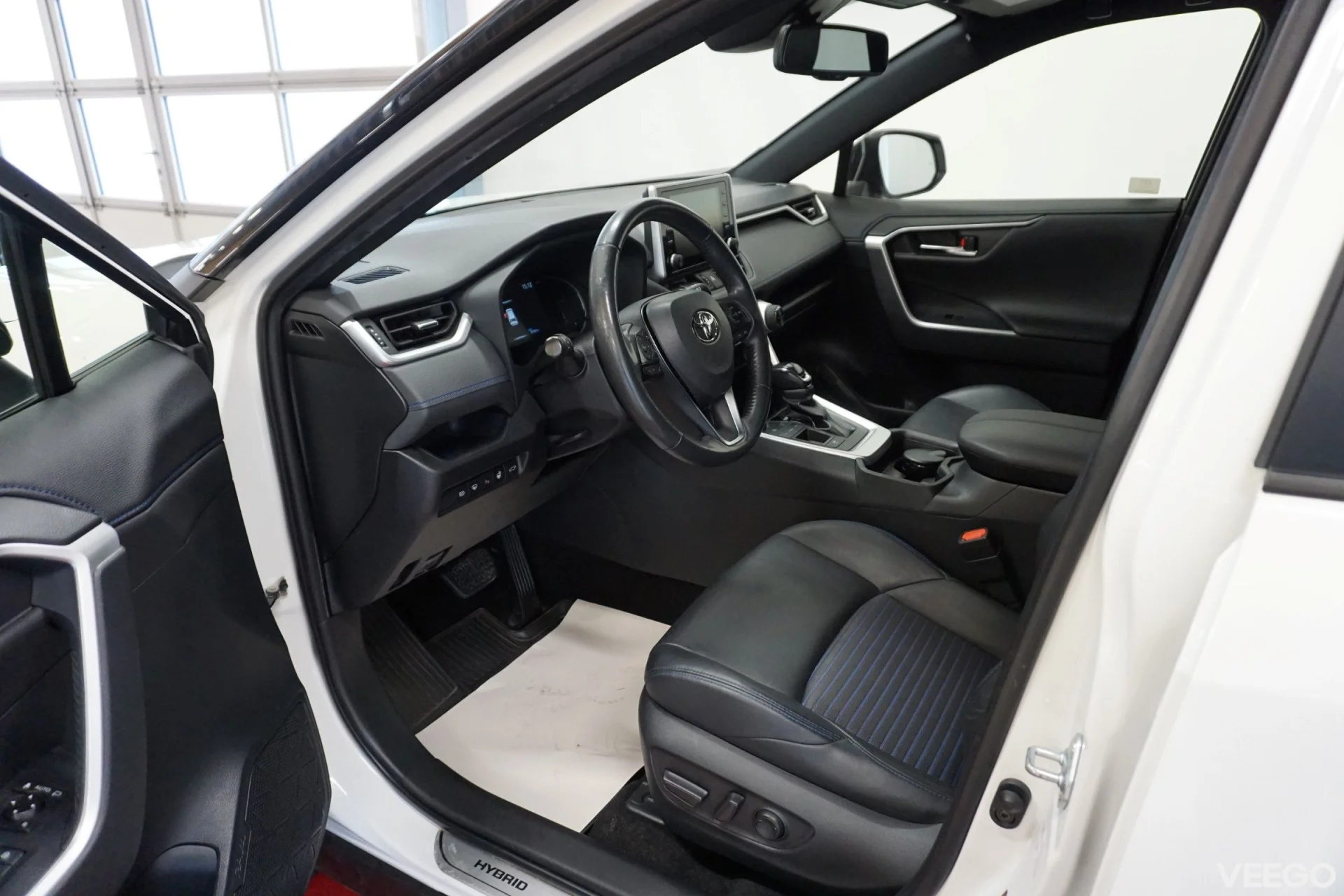 Toyota RAV4 Style + Technology Style pakett 2.5 131kW