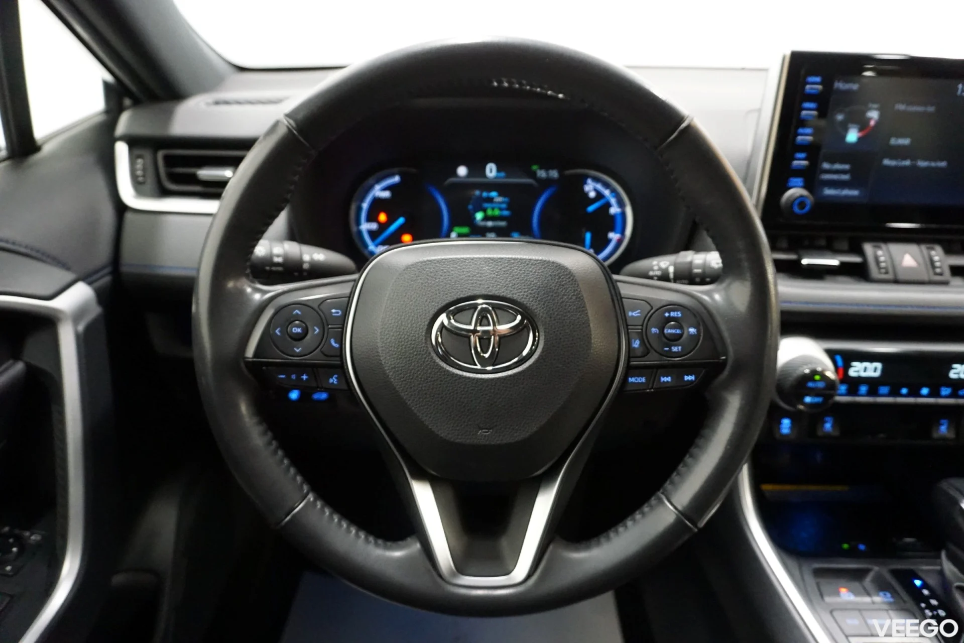 Toyota RAV4 Style + Technology Style pakett 2.5 131kW