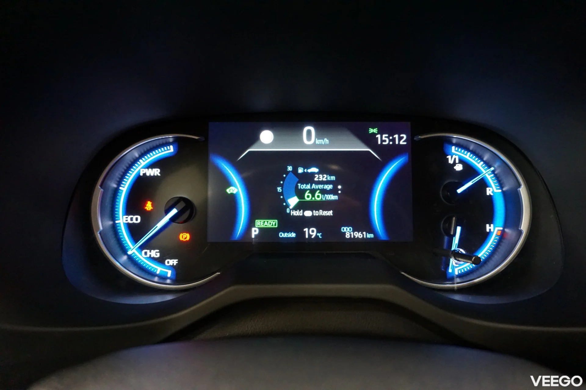 Toyota RAV4 Style + Technology Style pakett 2.5 131kW