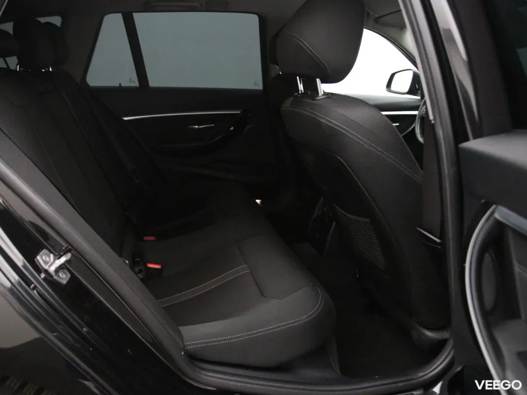 BMW 330 3 190kW