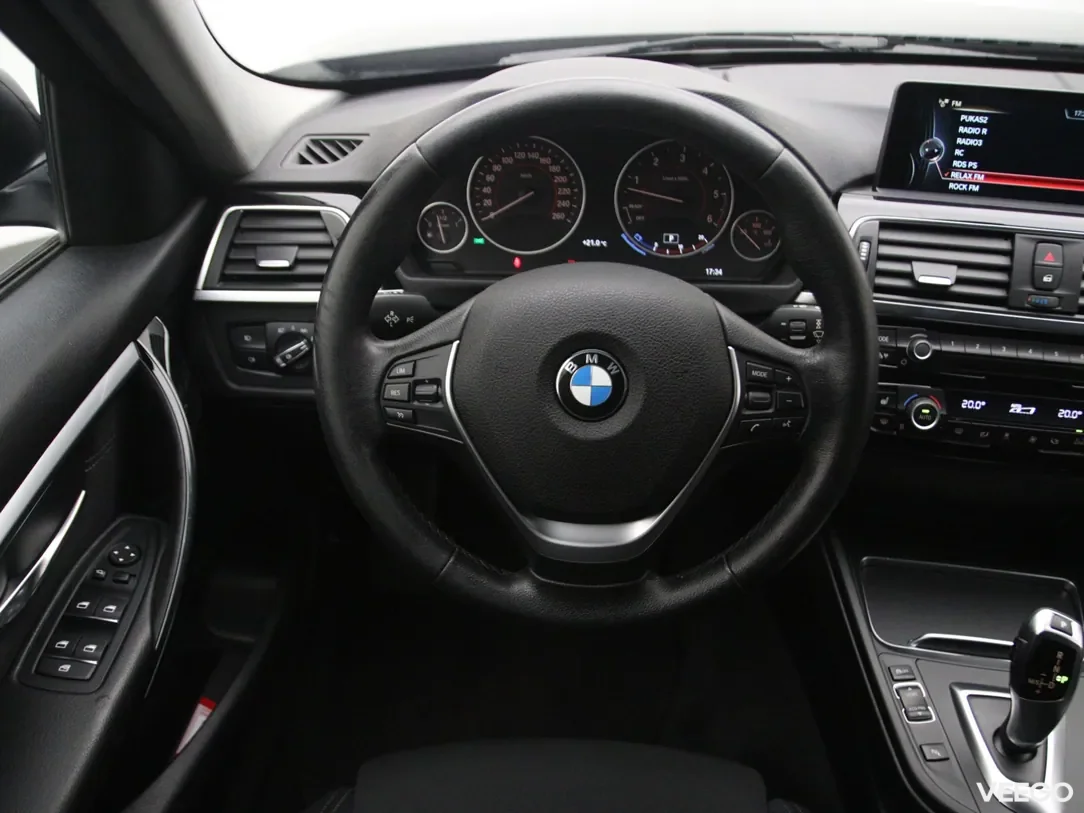 BMW 330 3 190kW