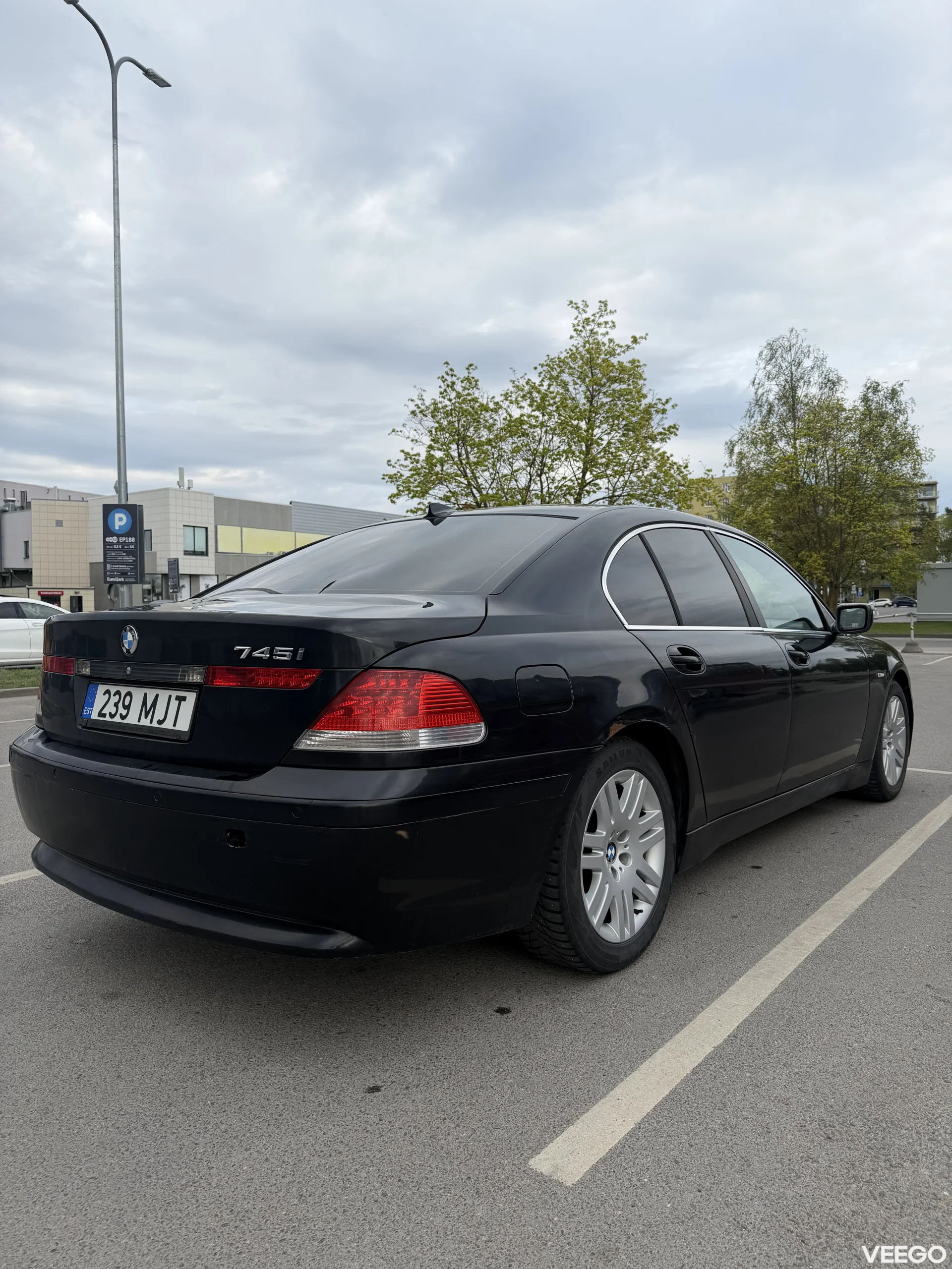 BMW 745 4.4 245kW