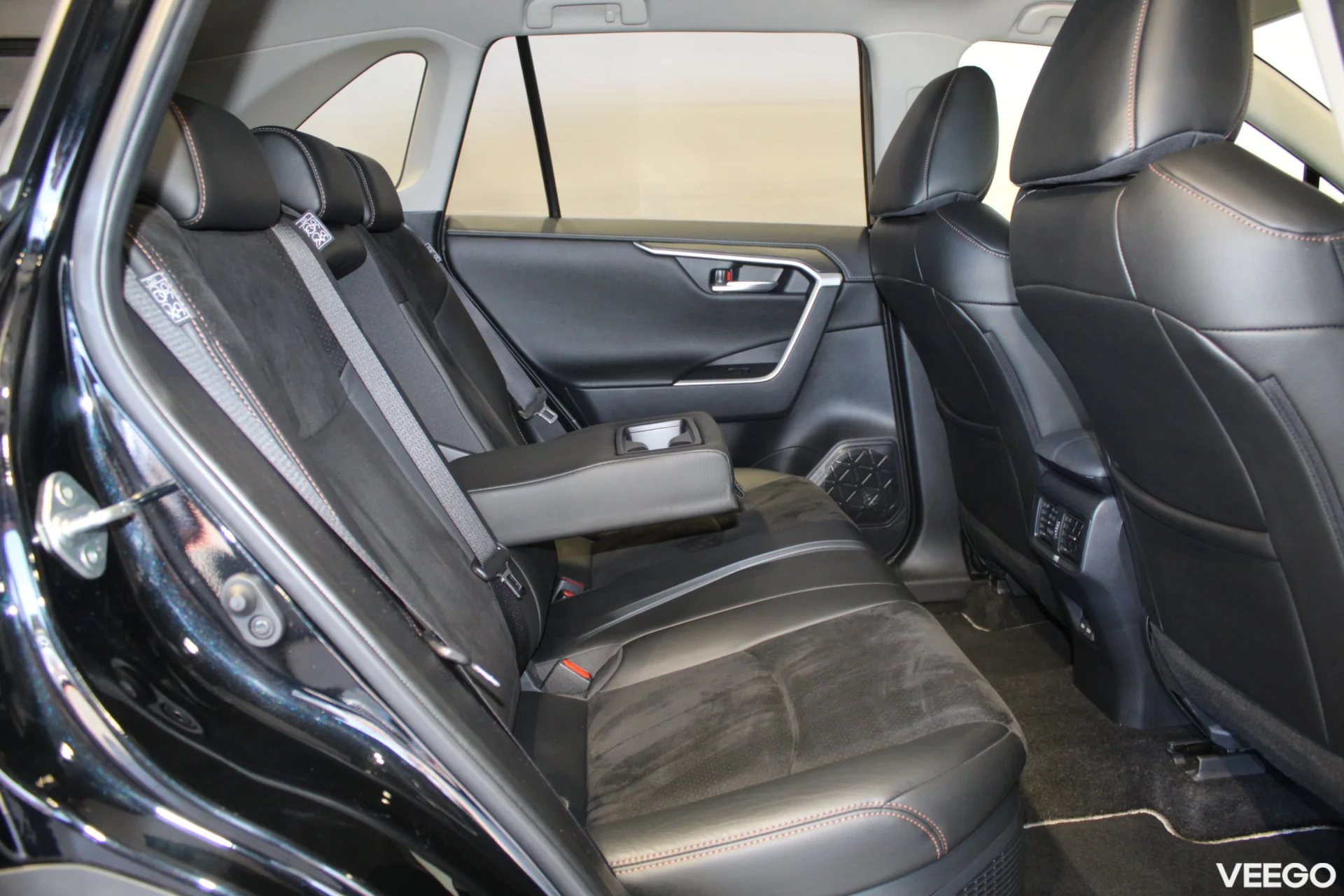Toyota RAV4 Luxury Plus 2.5 131kW