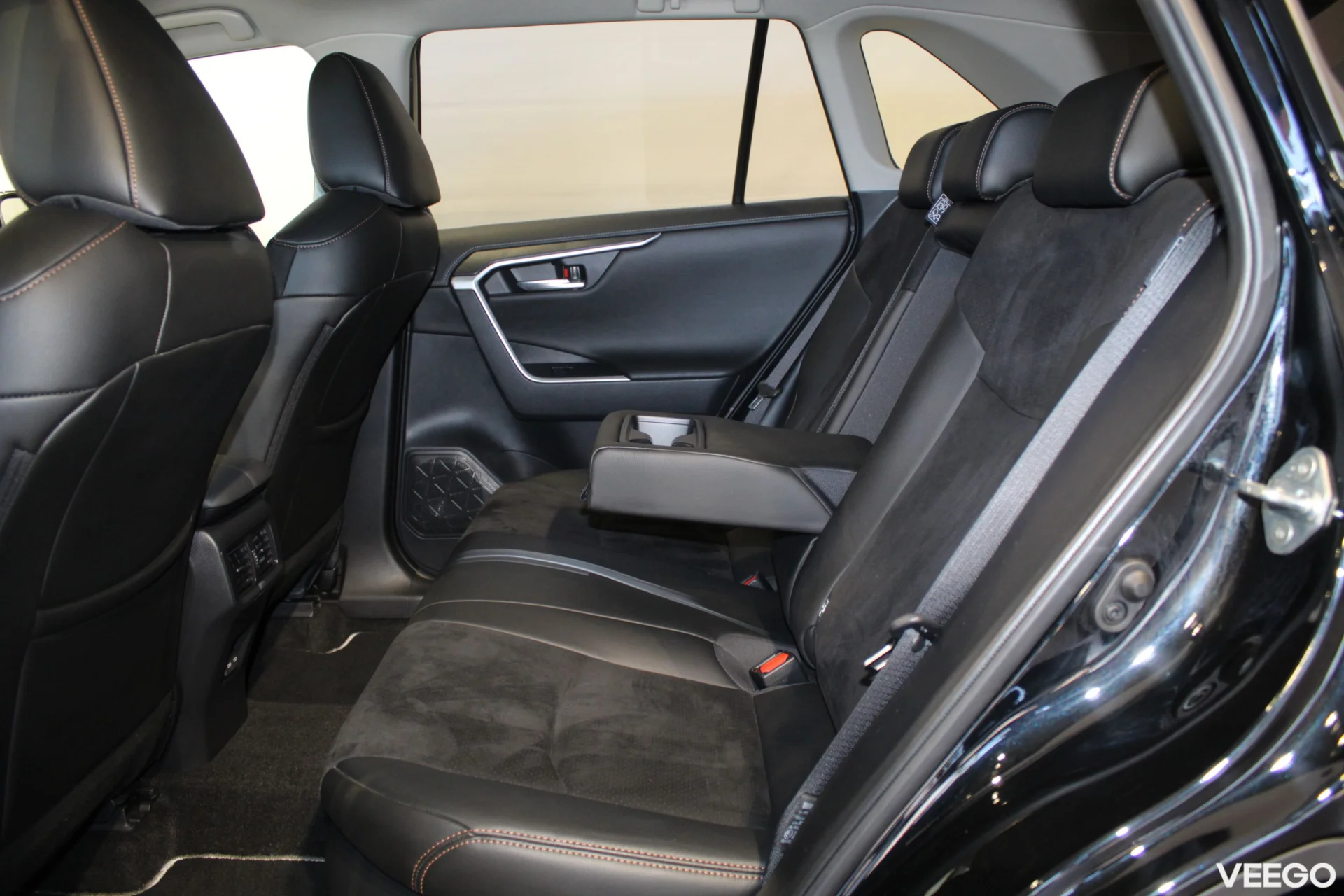 Toyota RAV4 Luxury Plus 2.5 131kW