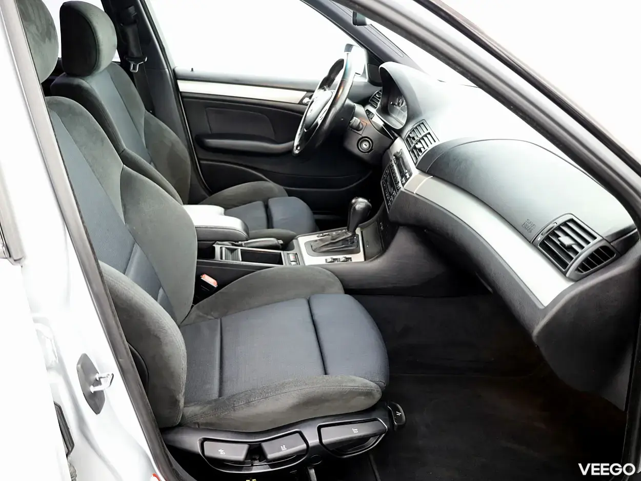 BMW 330 3.0 135kW