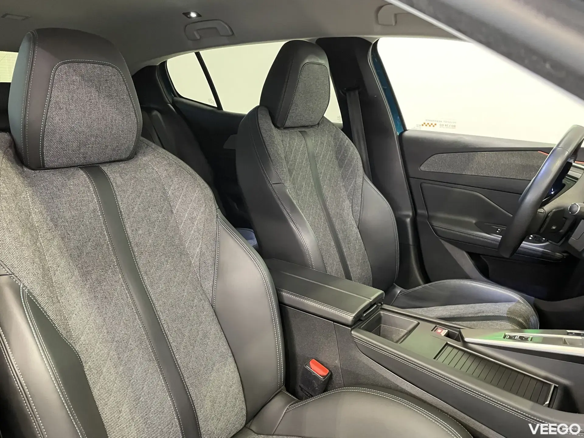 Peugeot 408 Allure Puretech 130AT8 96kW