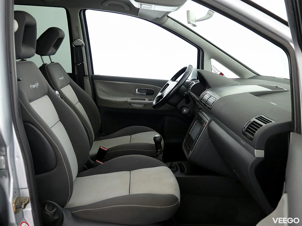 Volkswagen Sharan 2.0 104kW