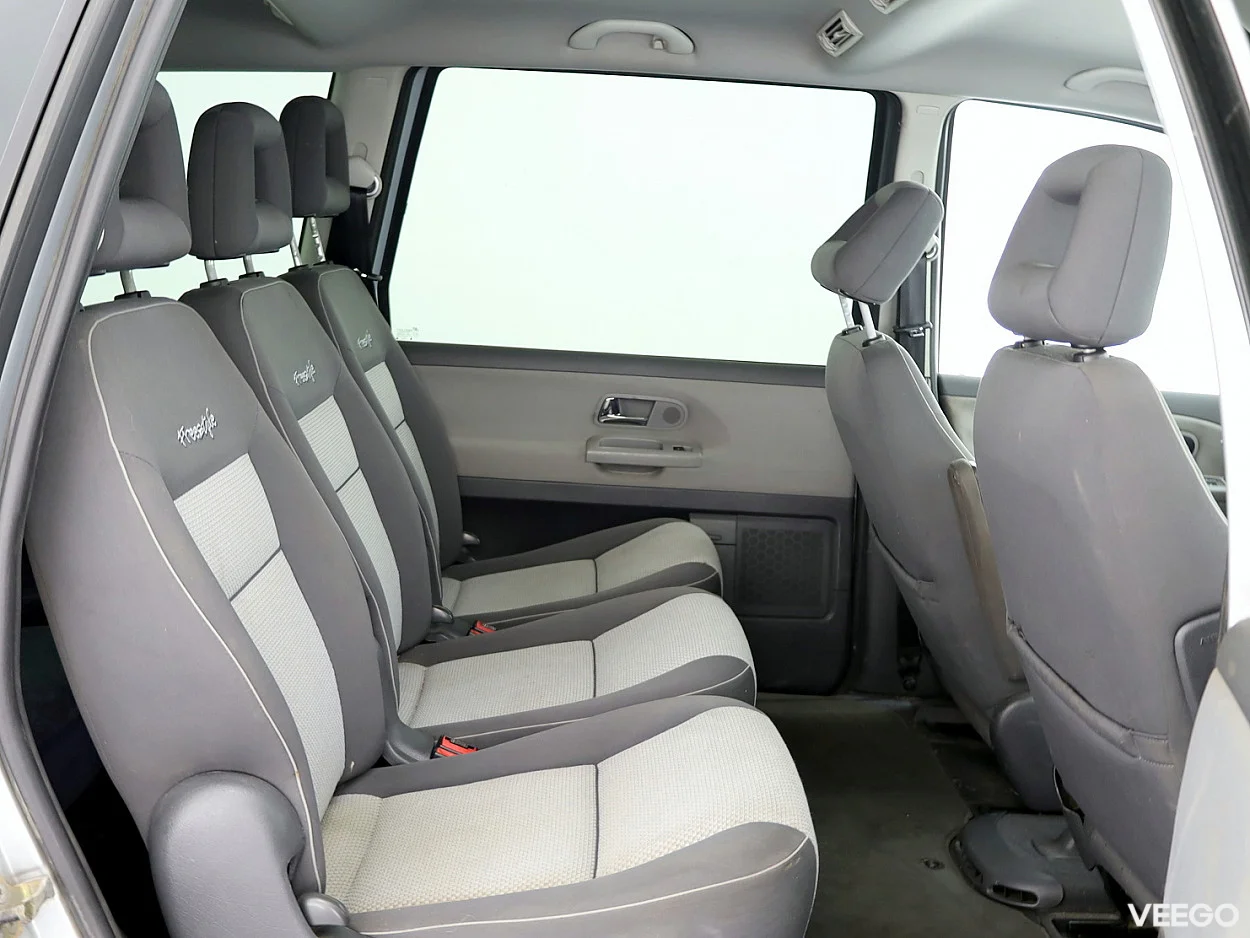 Volkswagen Sharan 2.0 104kW