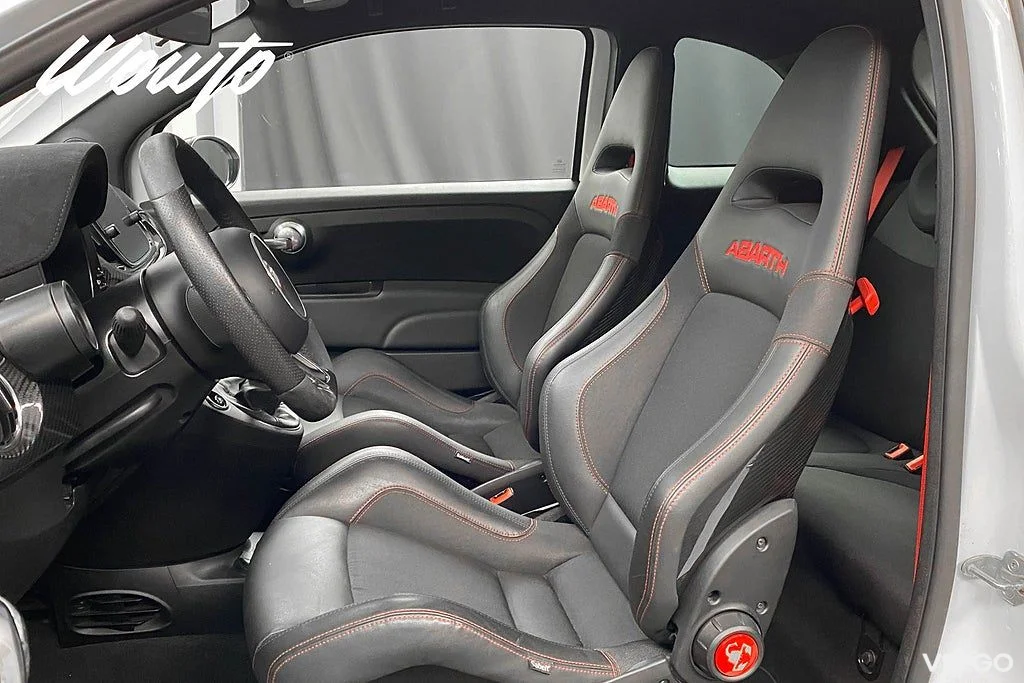 Abarth 595 Esseesse 180HK /Akrapovic /Skalstolar/ Kolfiber 132kW