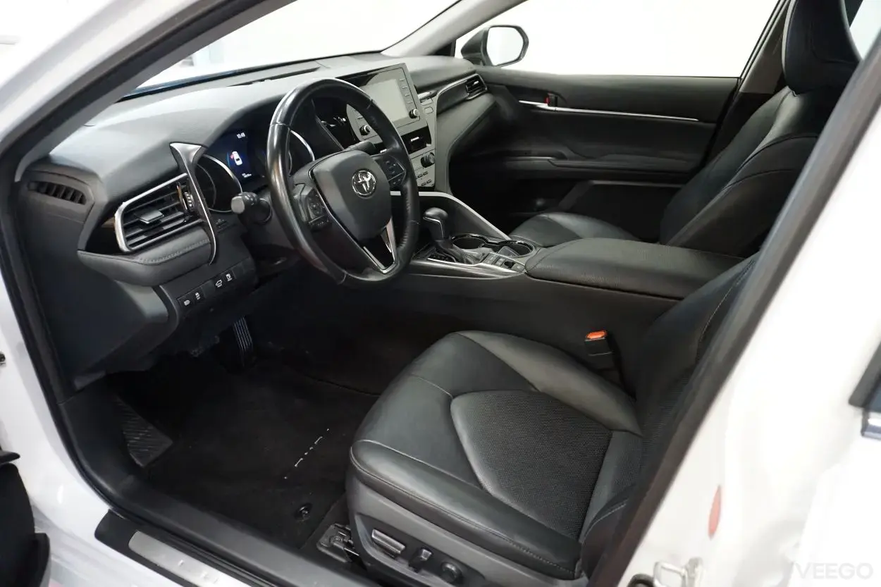 Toyota Camry Luxury Business 2.5 131kW