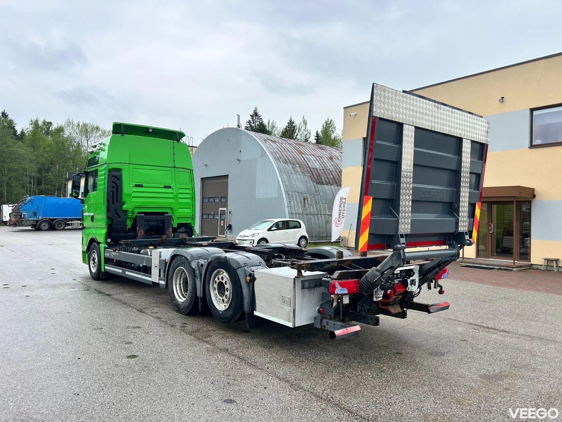 MAN TGX 6x2*4 EURO6 + RETARDER + BDF 20ft 353kW