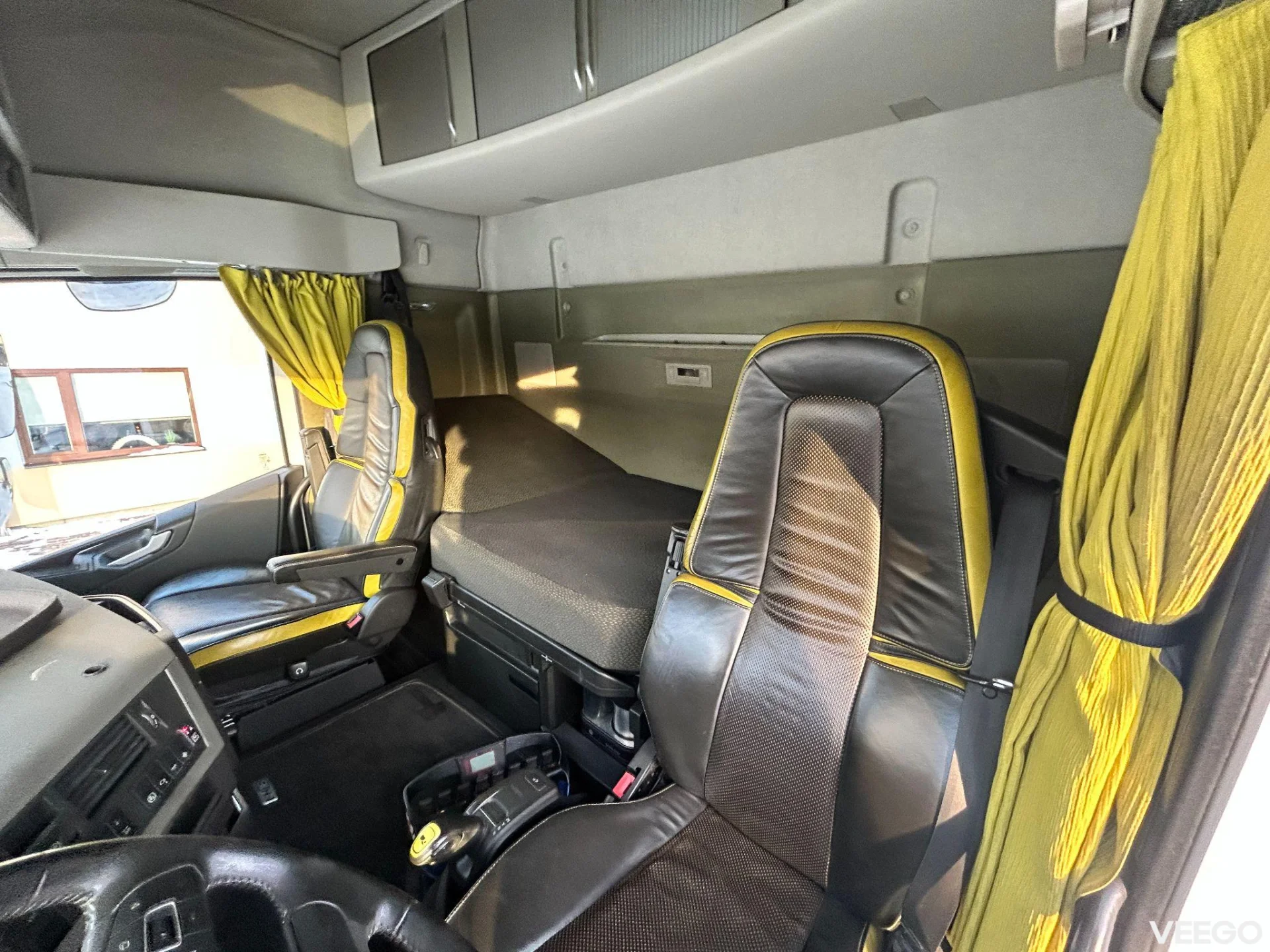 Volvo FH550 8X2 EURO6 + FASSI F660 + JIB 413kW