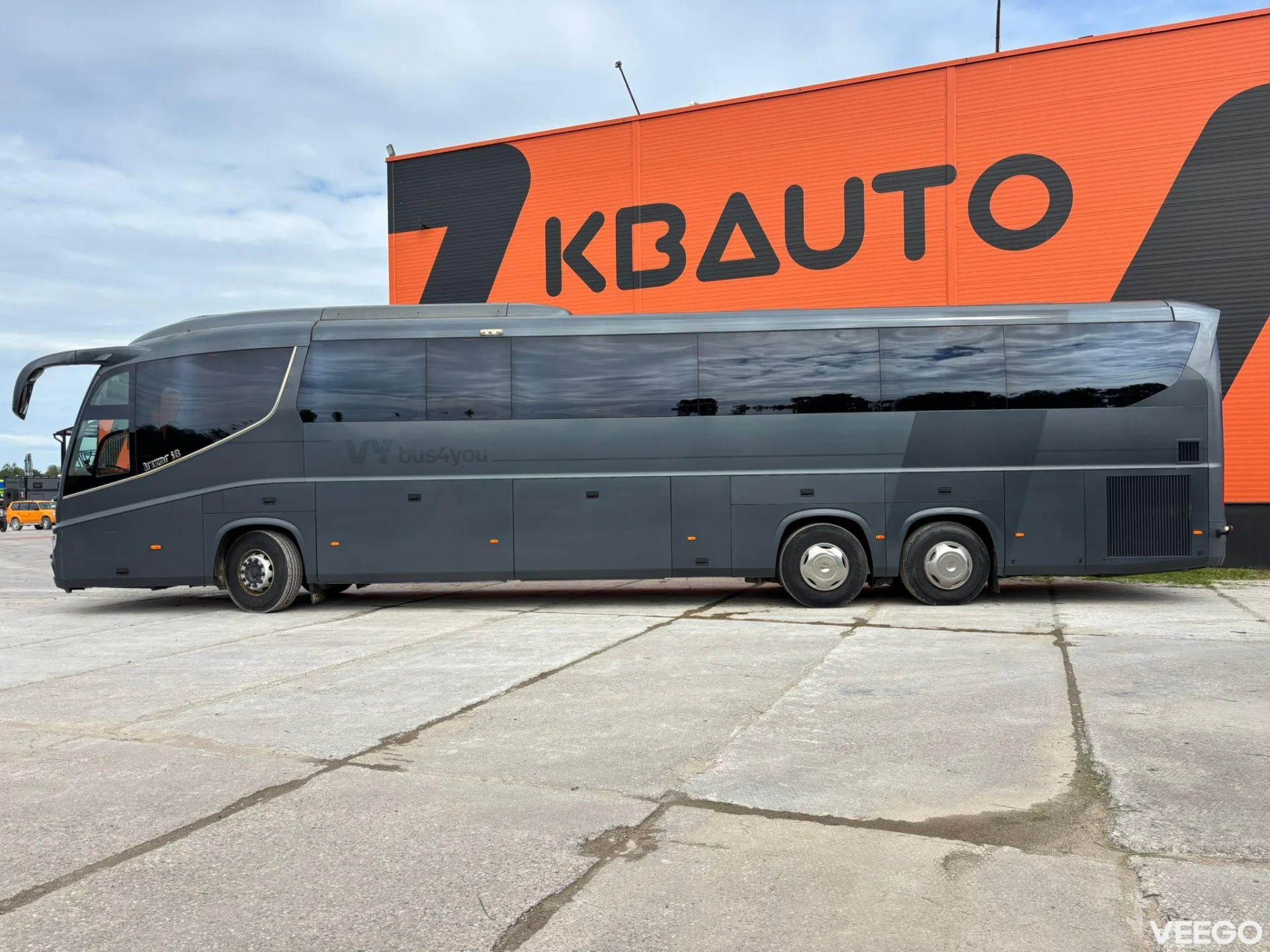 Scania K 450 51 SEATS / AC / AUXILIARY HEATING / TV / WC 450kW