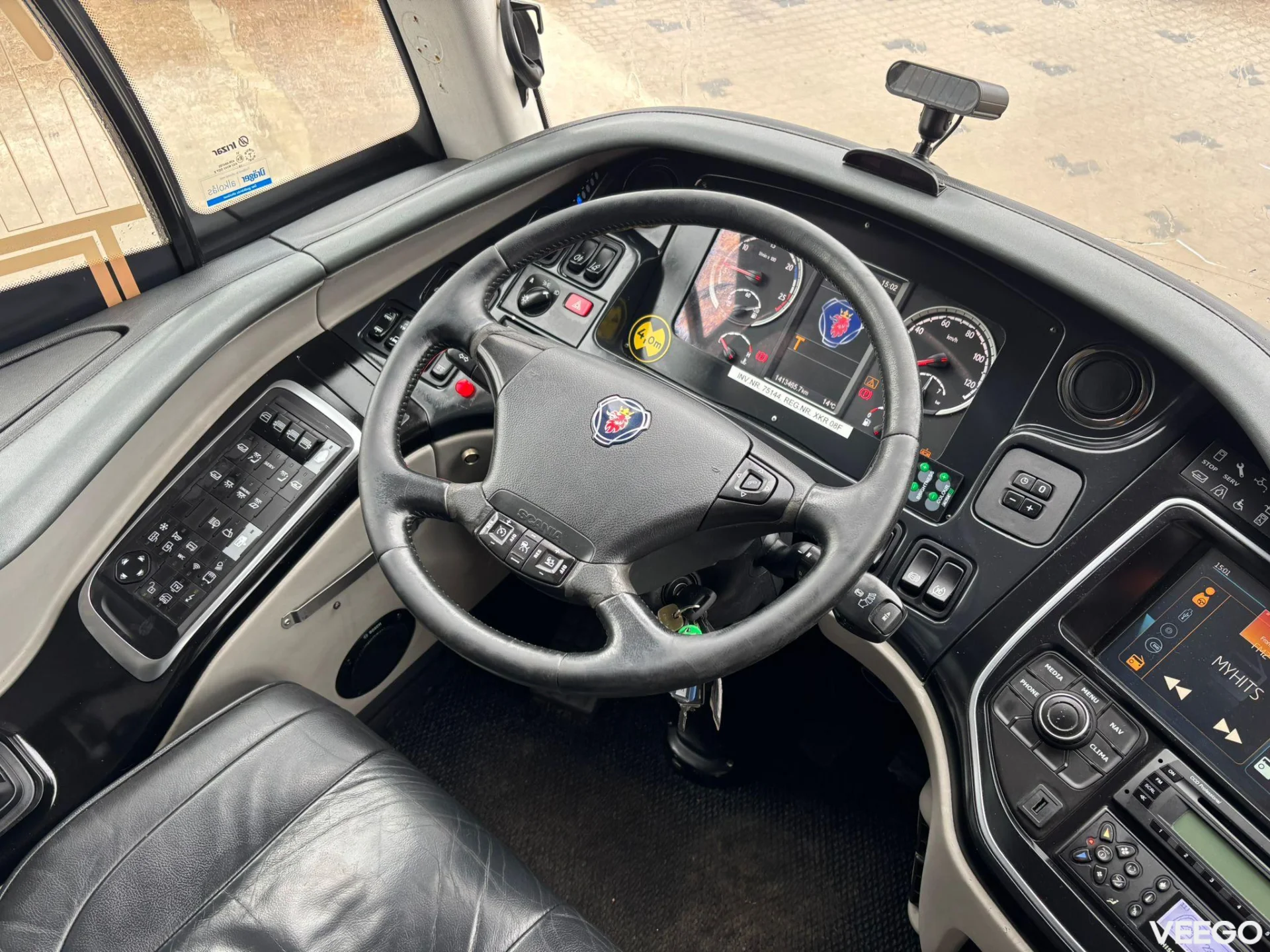 Scania K 450 51 SEATS / AC / AUXILIARY HEATING / TV / WC  450kW