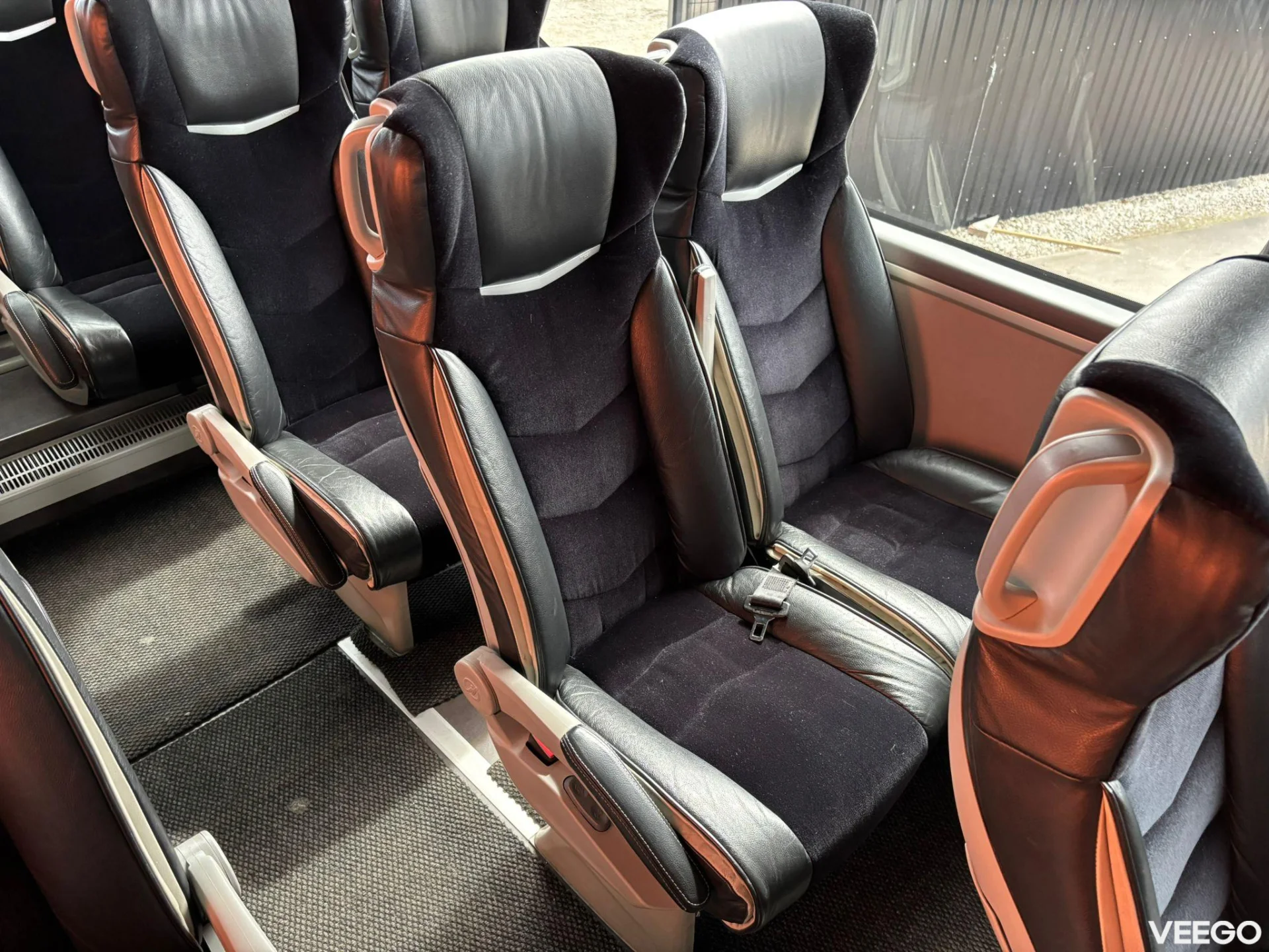 Scania K 450 51 SEATS / AC / AUXILIARY HEATING / TV / WC 450kW