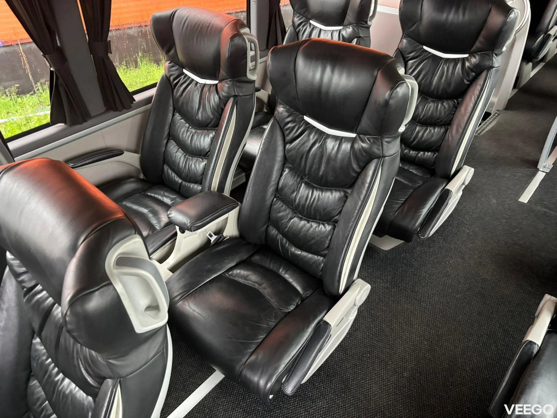Scania K 450 51 SEATS / AC / AUXILIARY HEATING / TV / WC  450kW