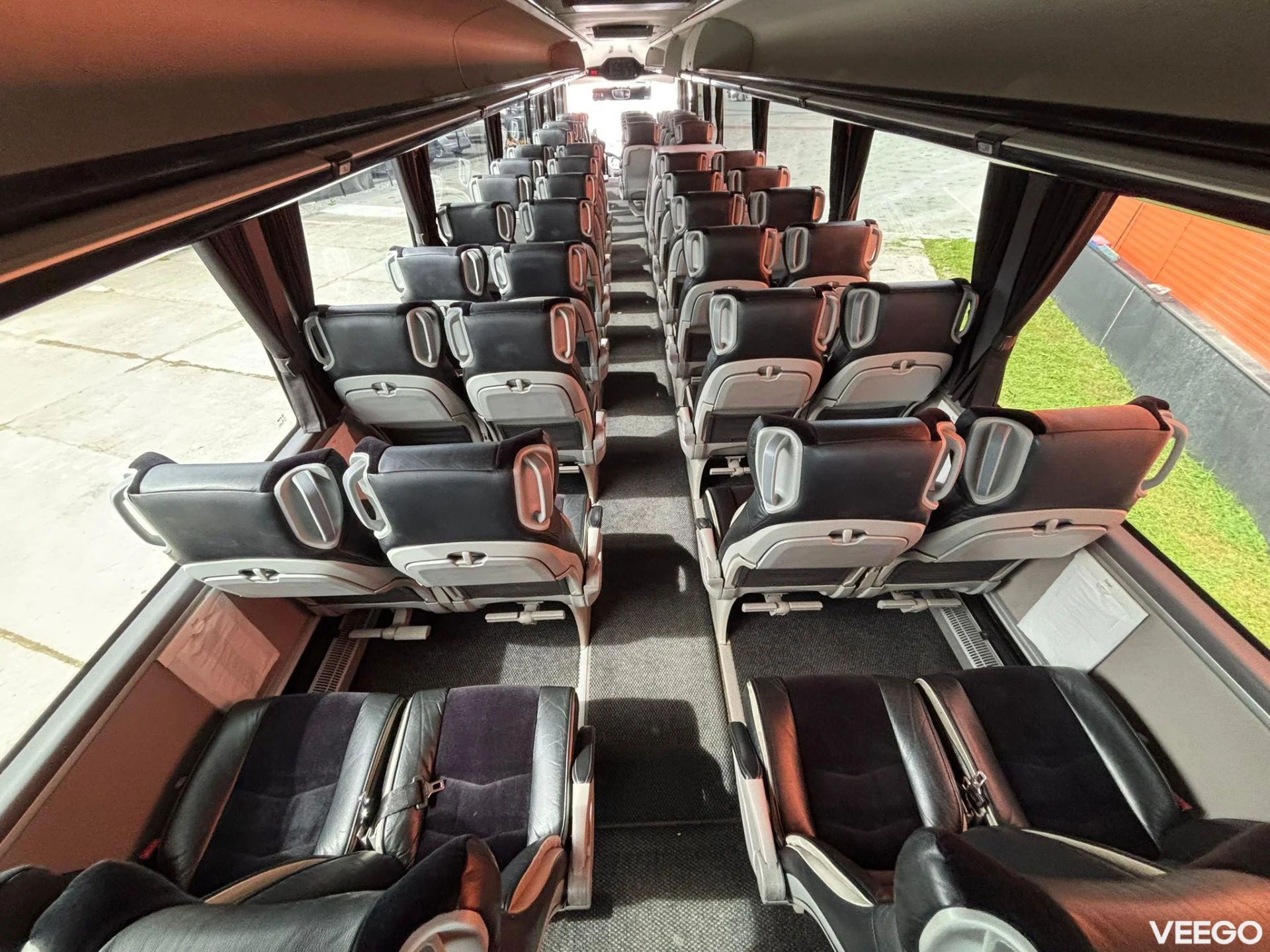 Scania K 450 51 SEATS / AC / AUXILIARY HEATING / TV / WC 450kW