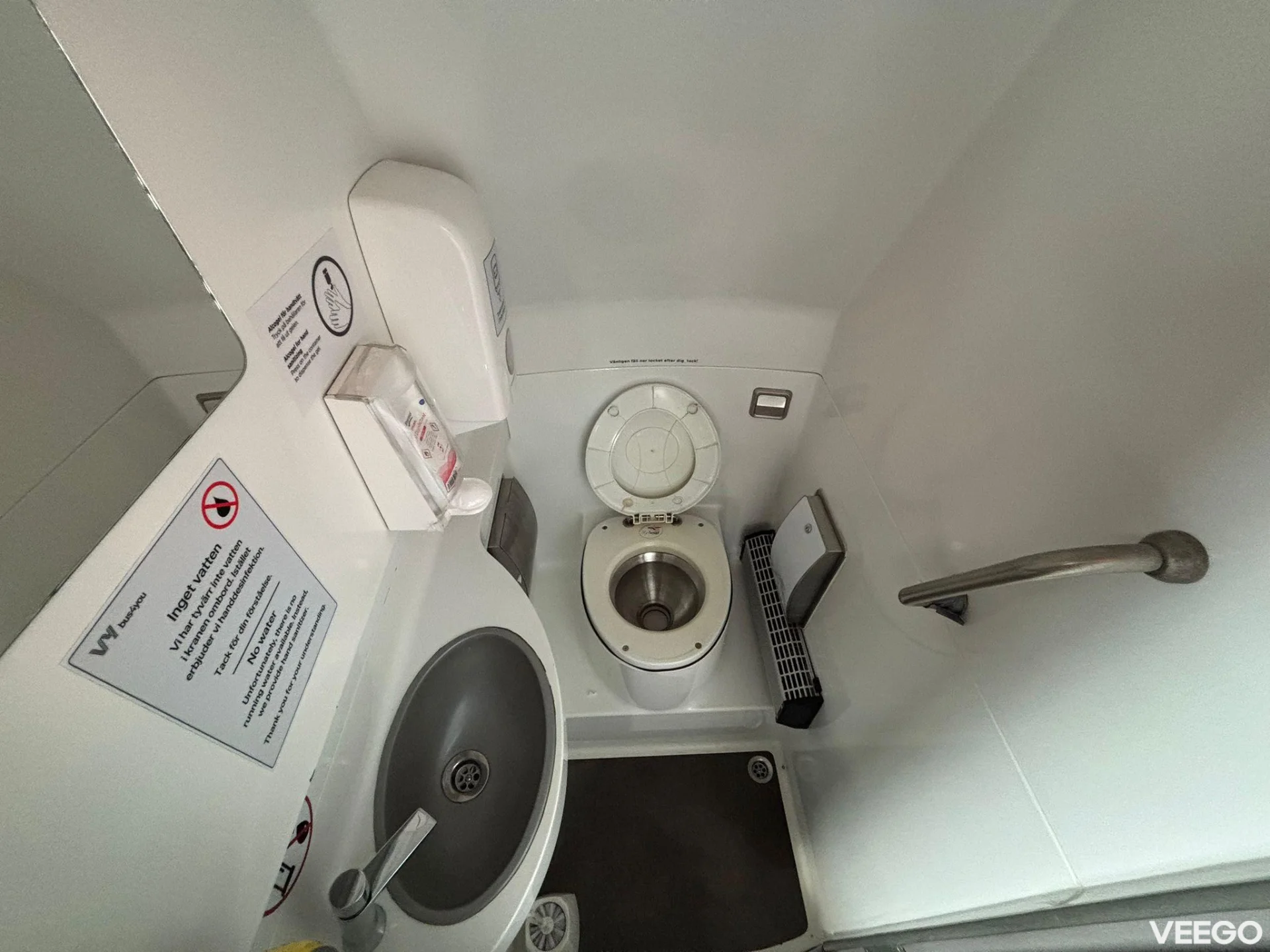 Scania K 450 51 SEATS / AC / AUXILIARY HEATING / TV / WC 450kW