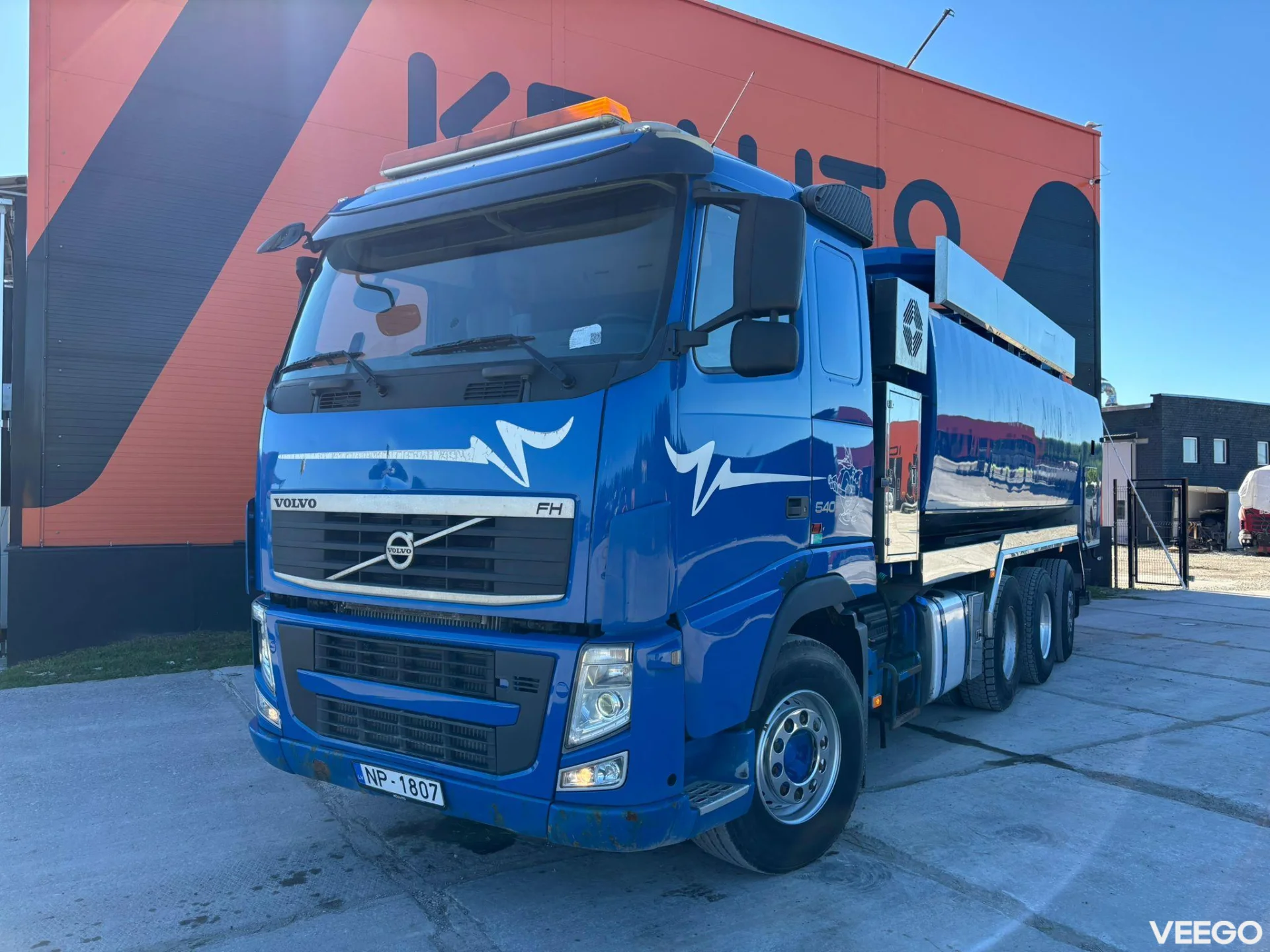 Volvo FH KORP&SON tank 9000 l + 11000 l year 2003 / vacuum Wittig RFW200 / pressure Uraca KD716 - 350 l/min - 150 BAR 540kW