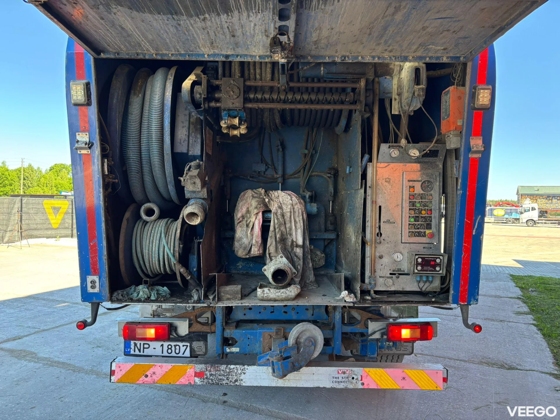 Volvo FH KORP&SON tank 9000 l + 11000 l year 2003 / vacuum Wittig RFW200 / pressure Uraca KD716 - 350 l/min - 150 BAR 540kW